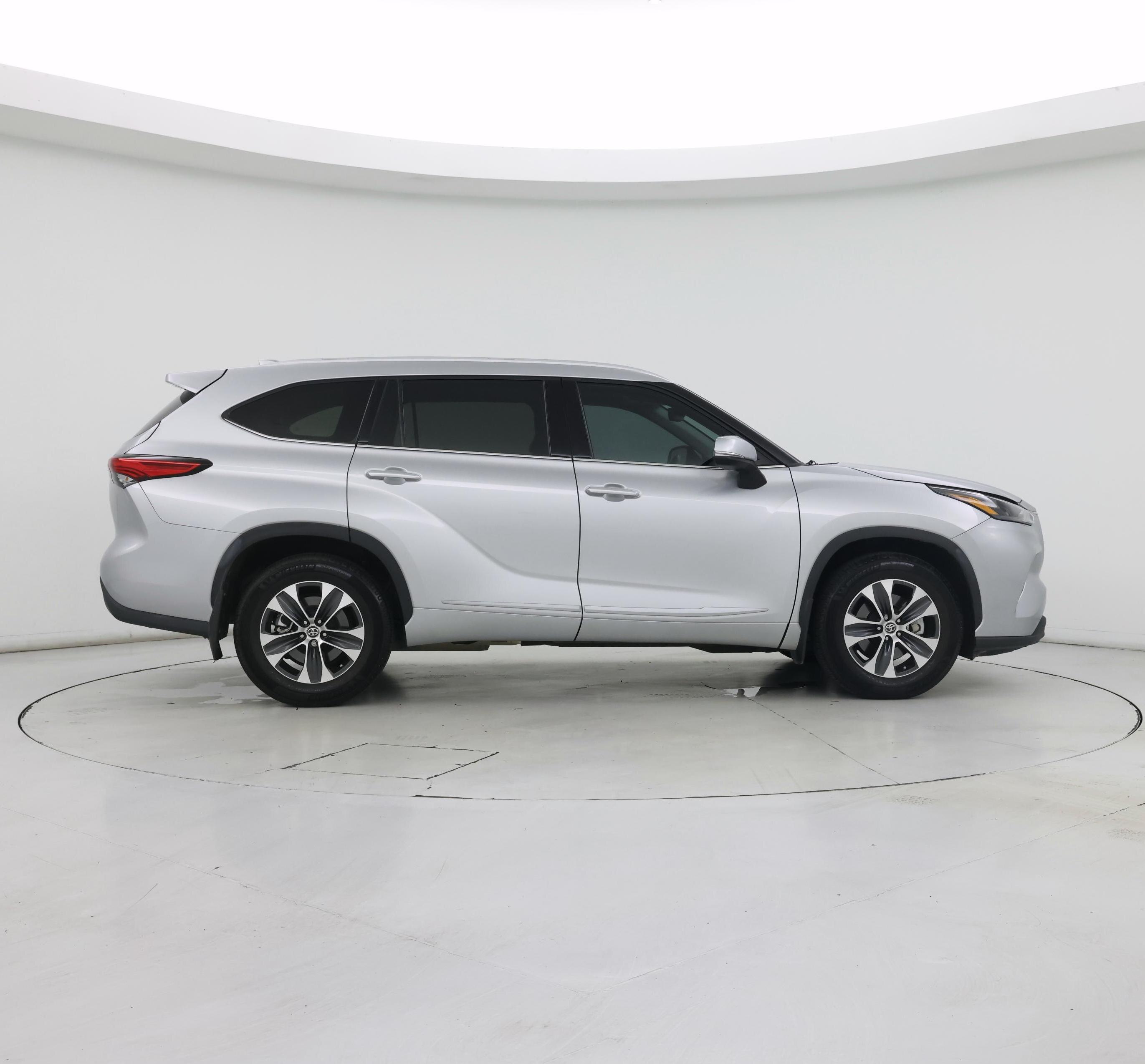 Thumbnail: 2022 Toyota Highlander - 7