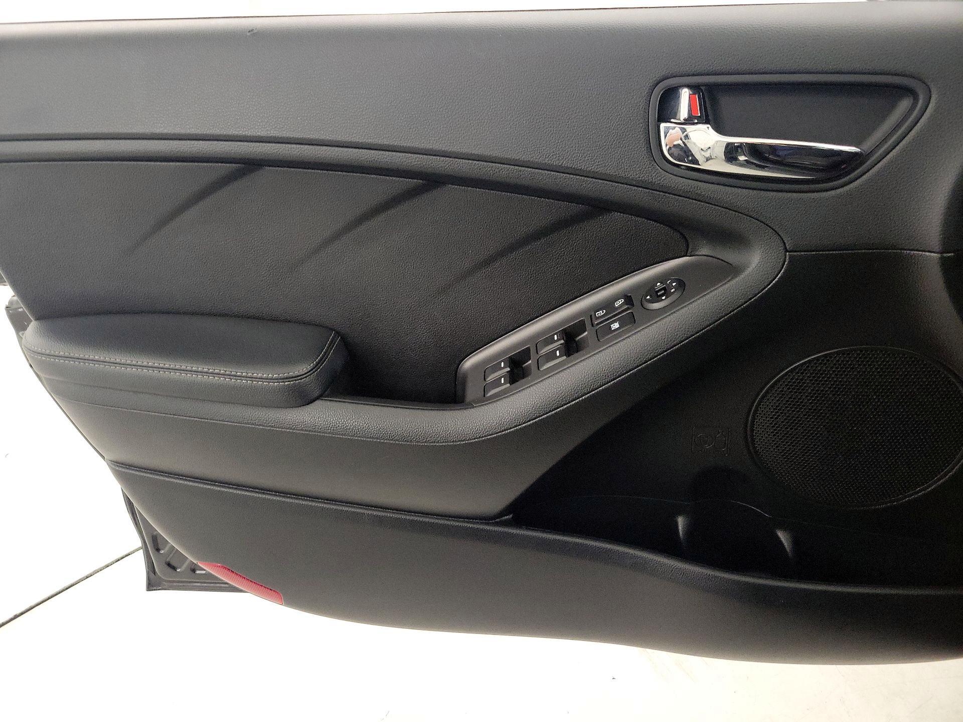 Thumbnail: 2016 Kia Forte - 12