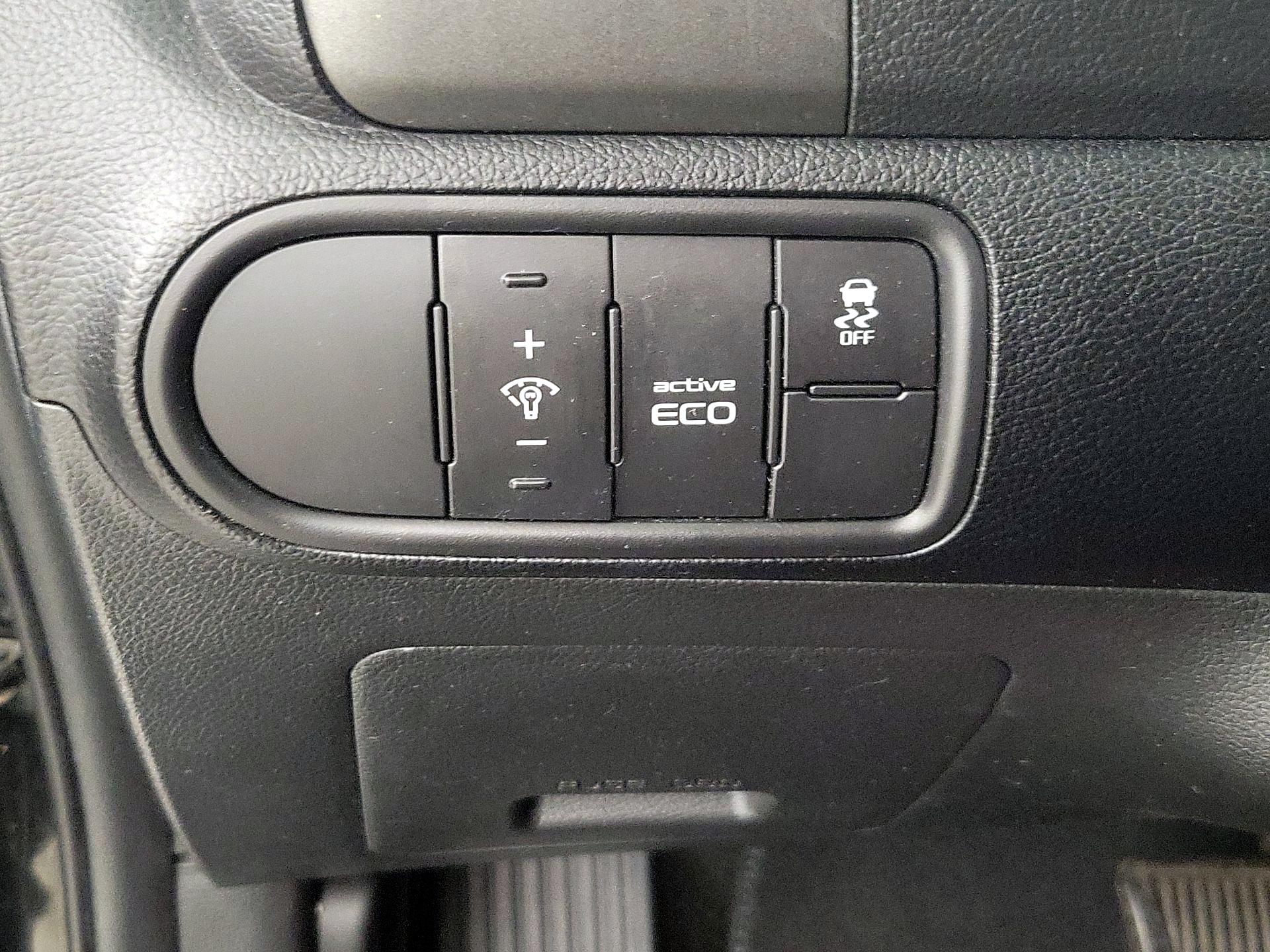 Thumbnail: 2016 Kia Forte - 13