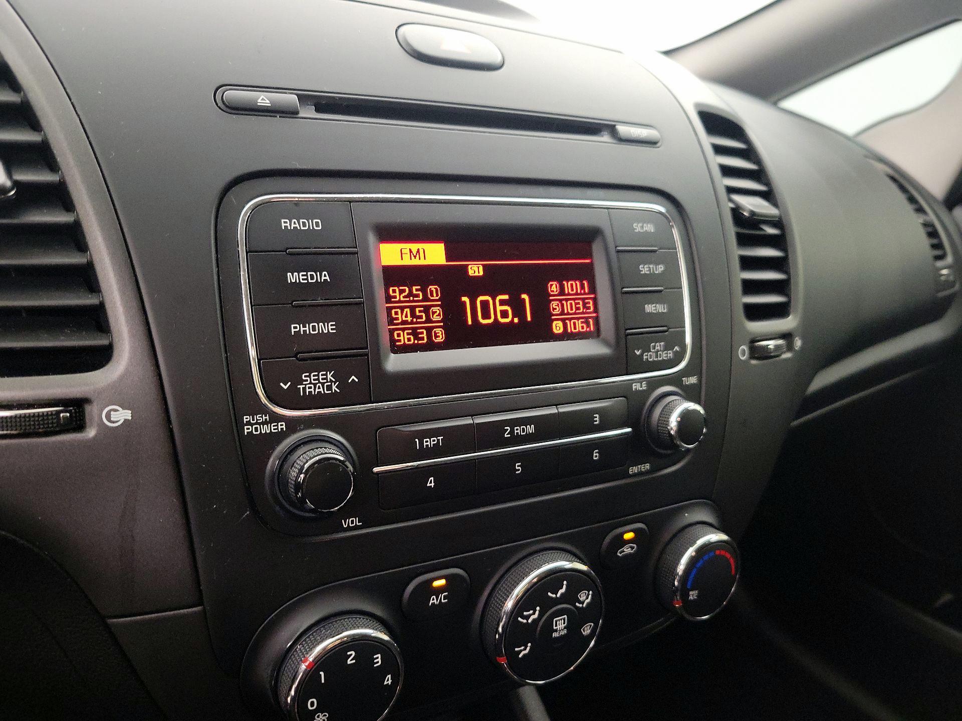 Thumbnail: 2016 Kia Forte - 14