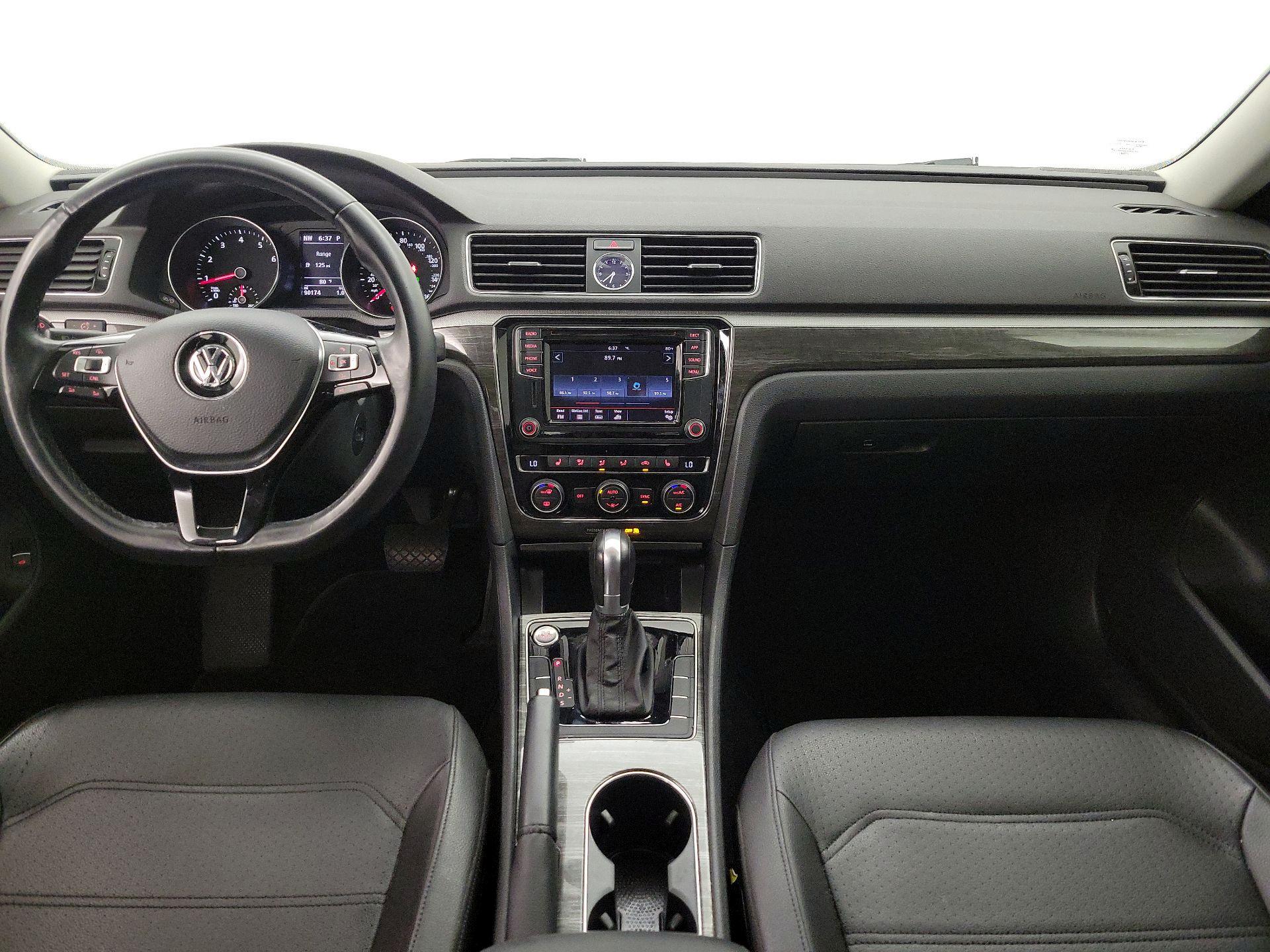 Thumbnail: 2017 Volkswagen Passat - 9