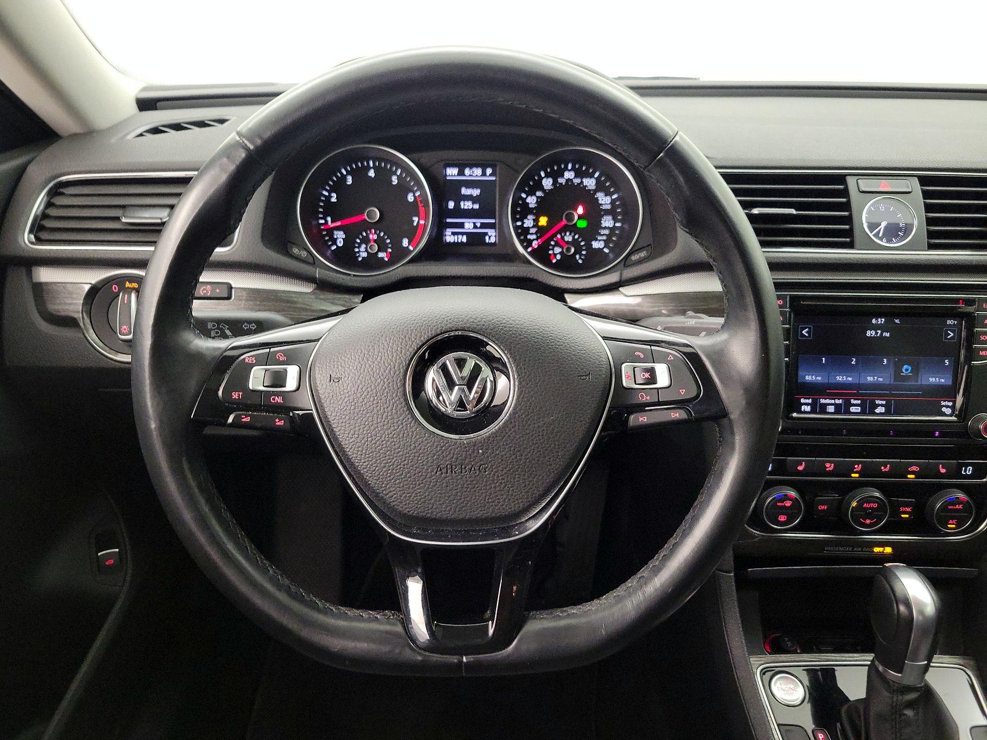Thumbnail: 2017 Volkswagen Passat - 10
