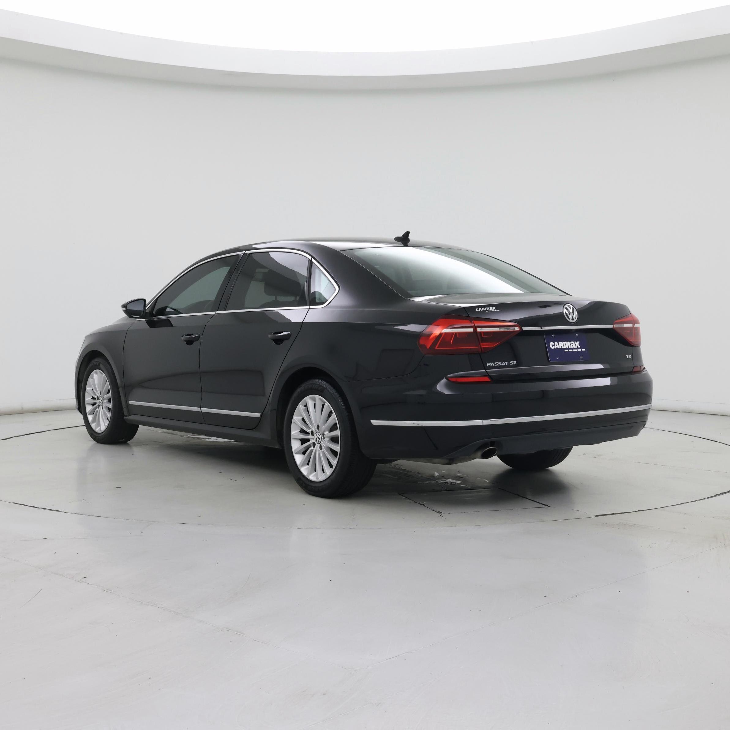 Thumbnail: 2017 Volkswagen Passat - 2