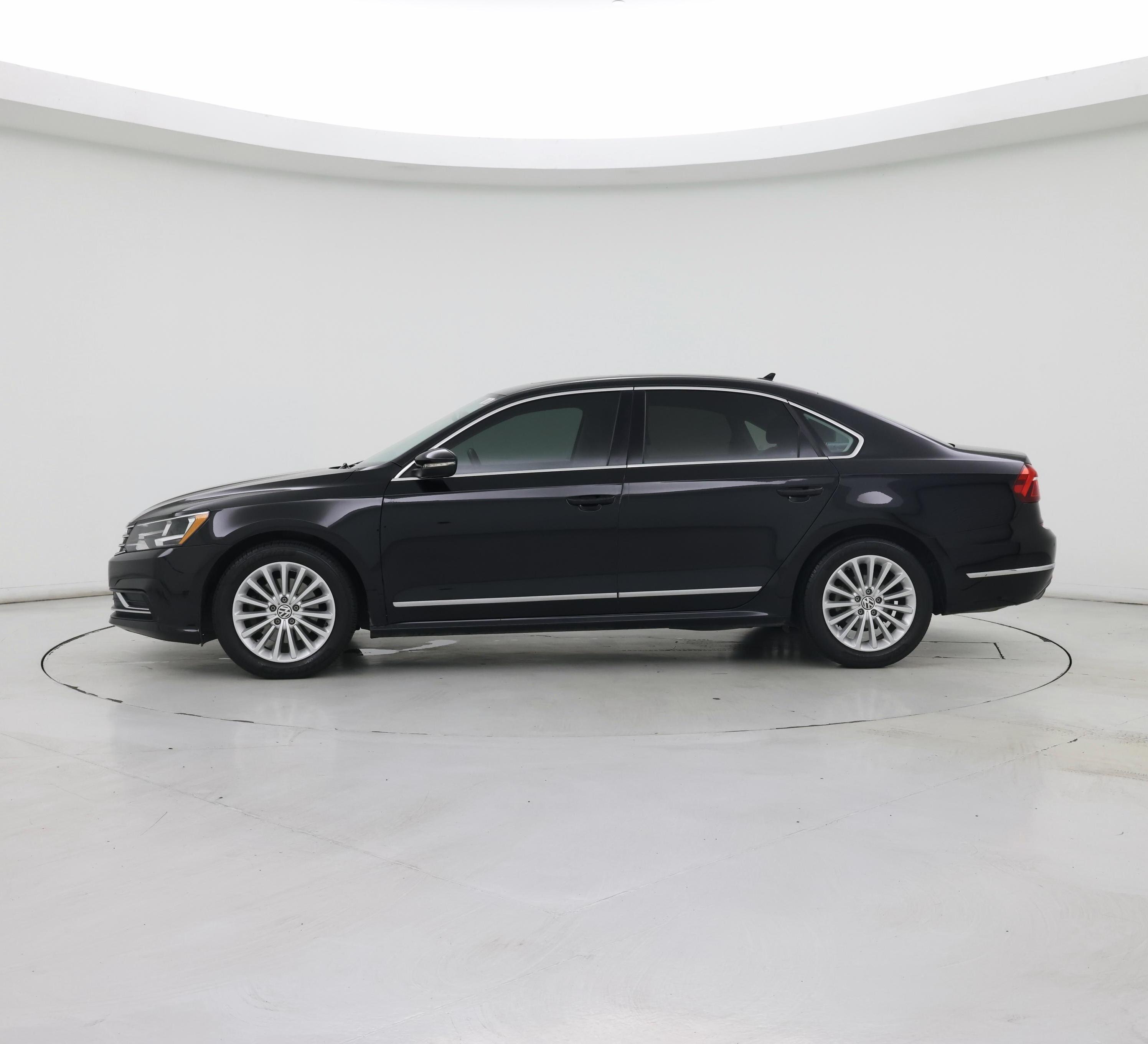 Thumbnail: 2017 Volkswagen Passat - 3