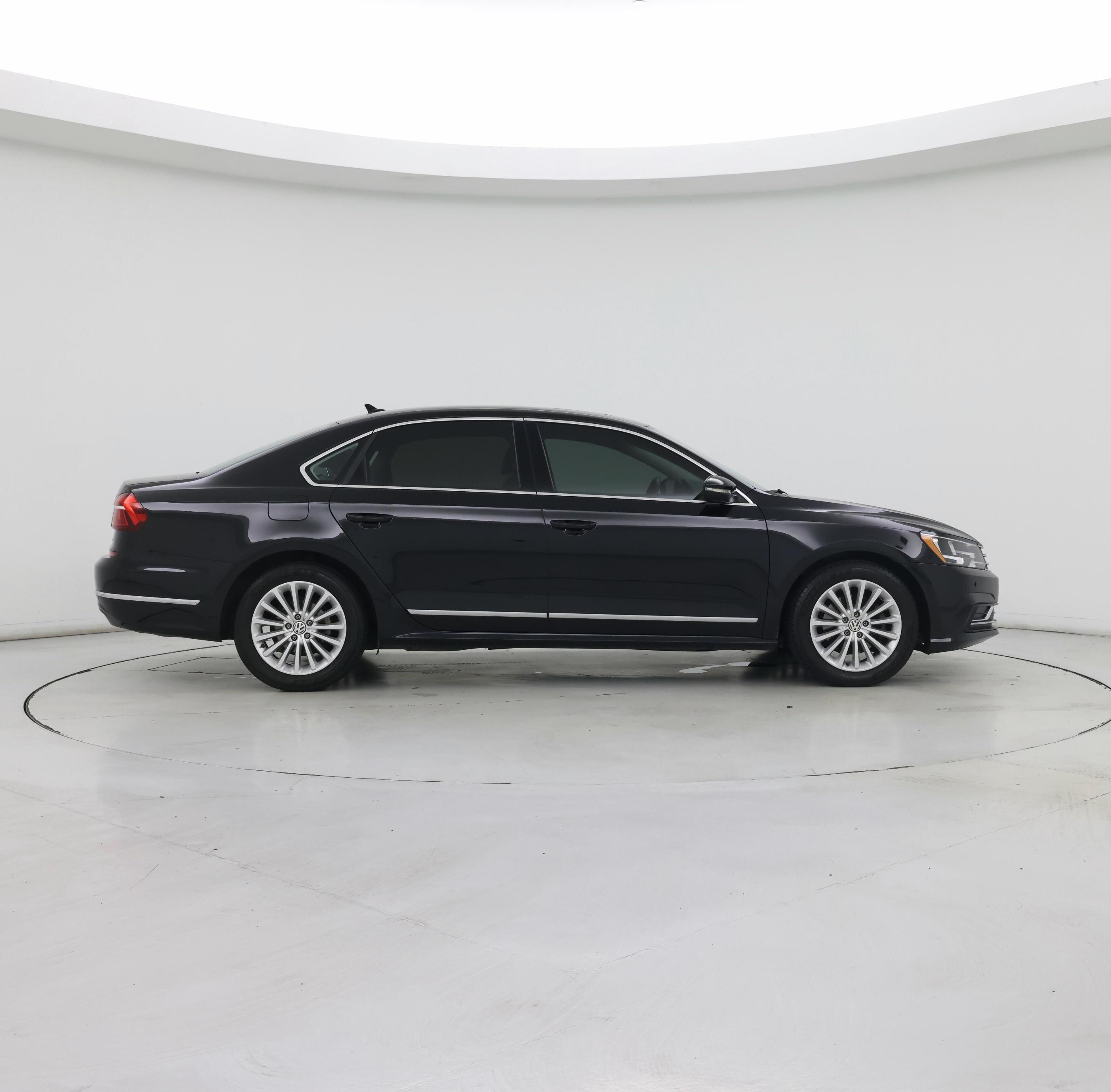 Thumbnail: 2017 Volkswagen Passat - 7