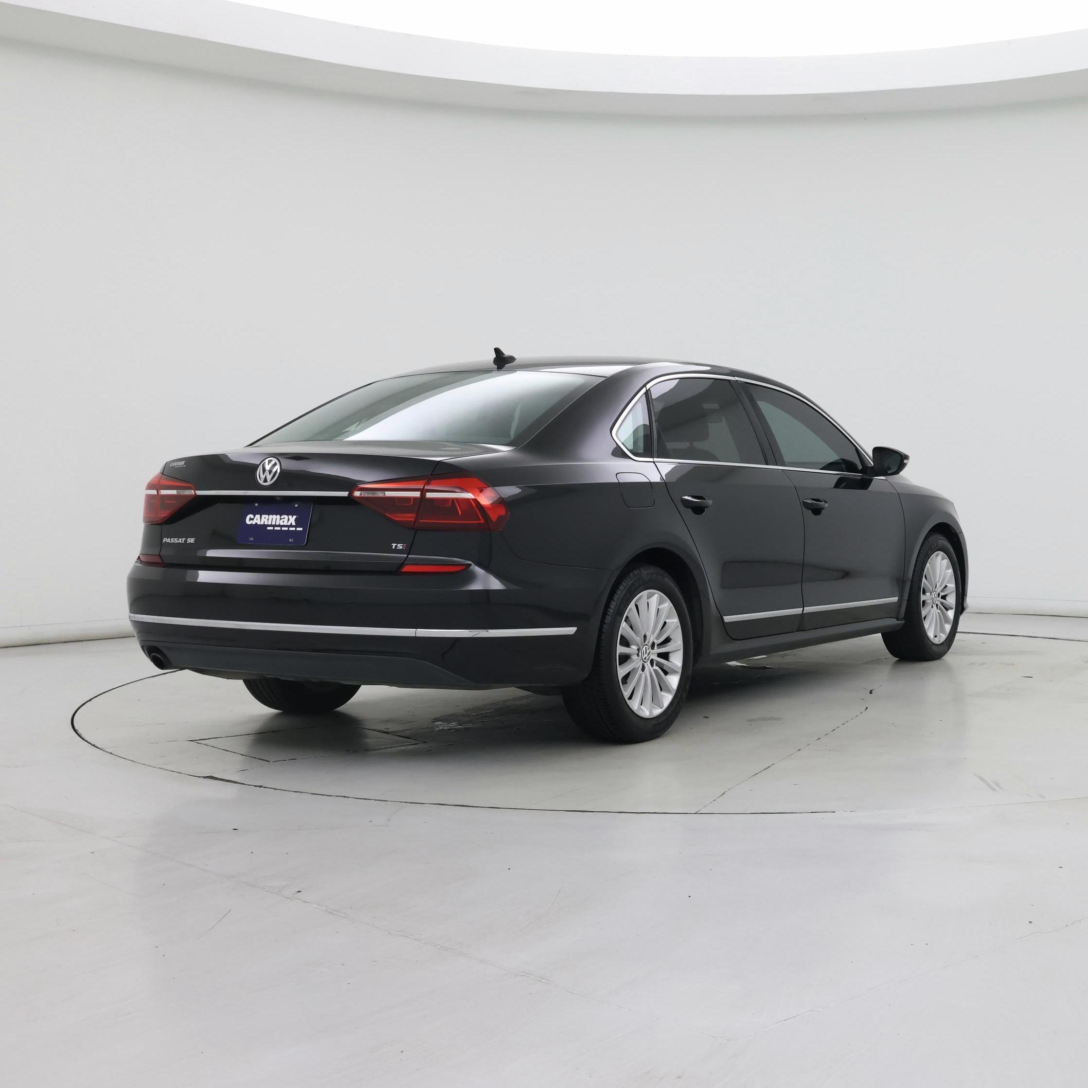 Thumbnail: 2017 Volkswagen Passat - 8