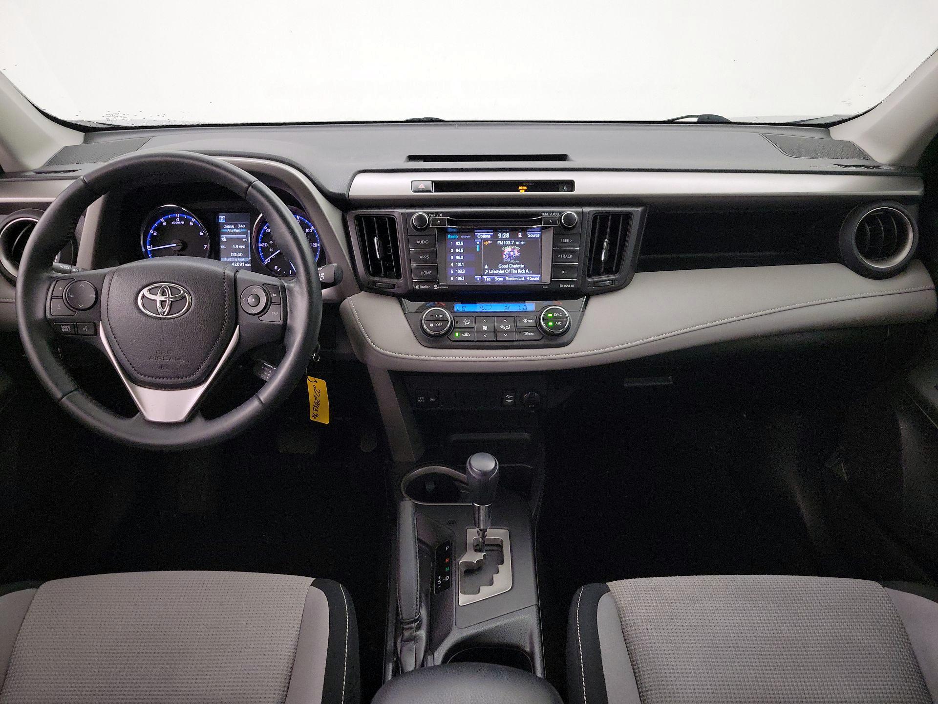 Thumbnail: 2016 Toyota RAV4 - 9