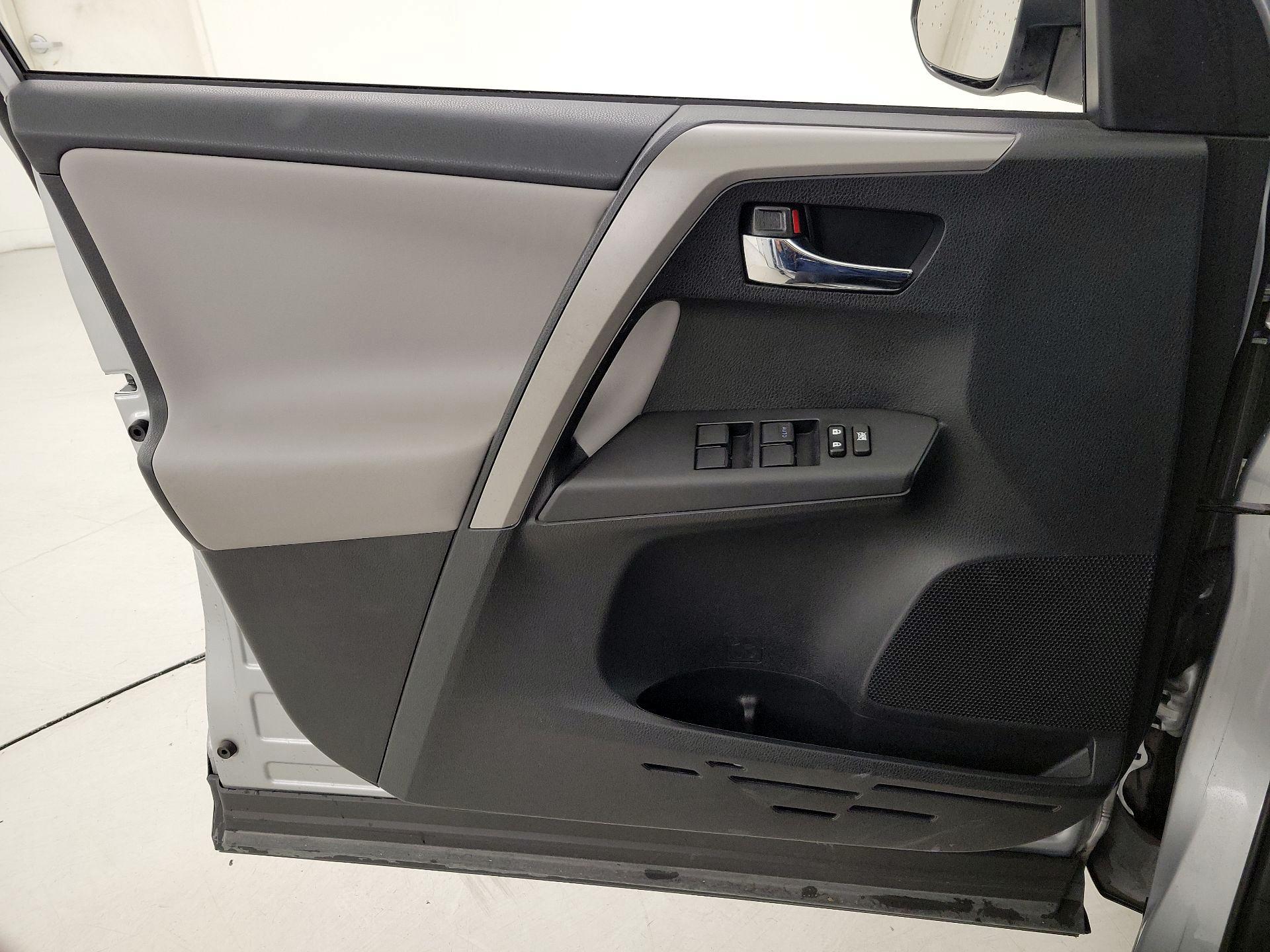 Thumbnail: 2016 Toyota RAV4 - 12