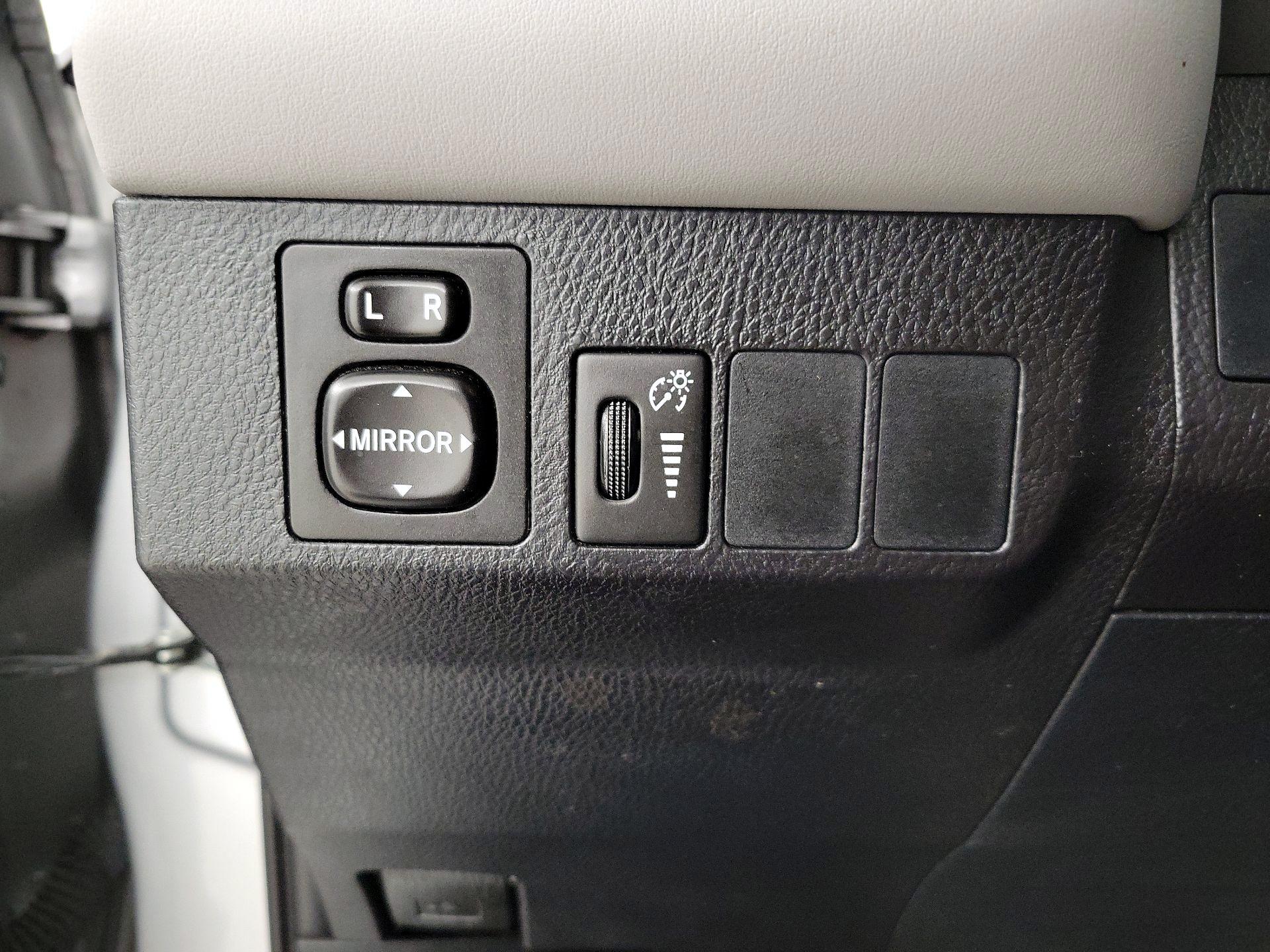 Thumbnail: 2016 Toyota RAV4 - 13