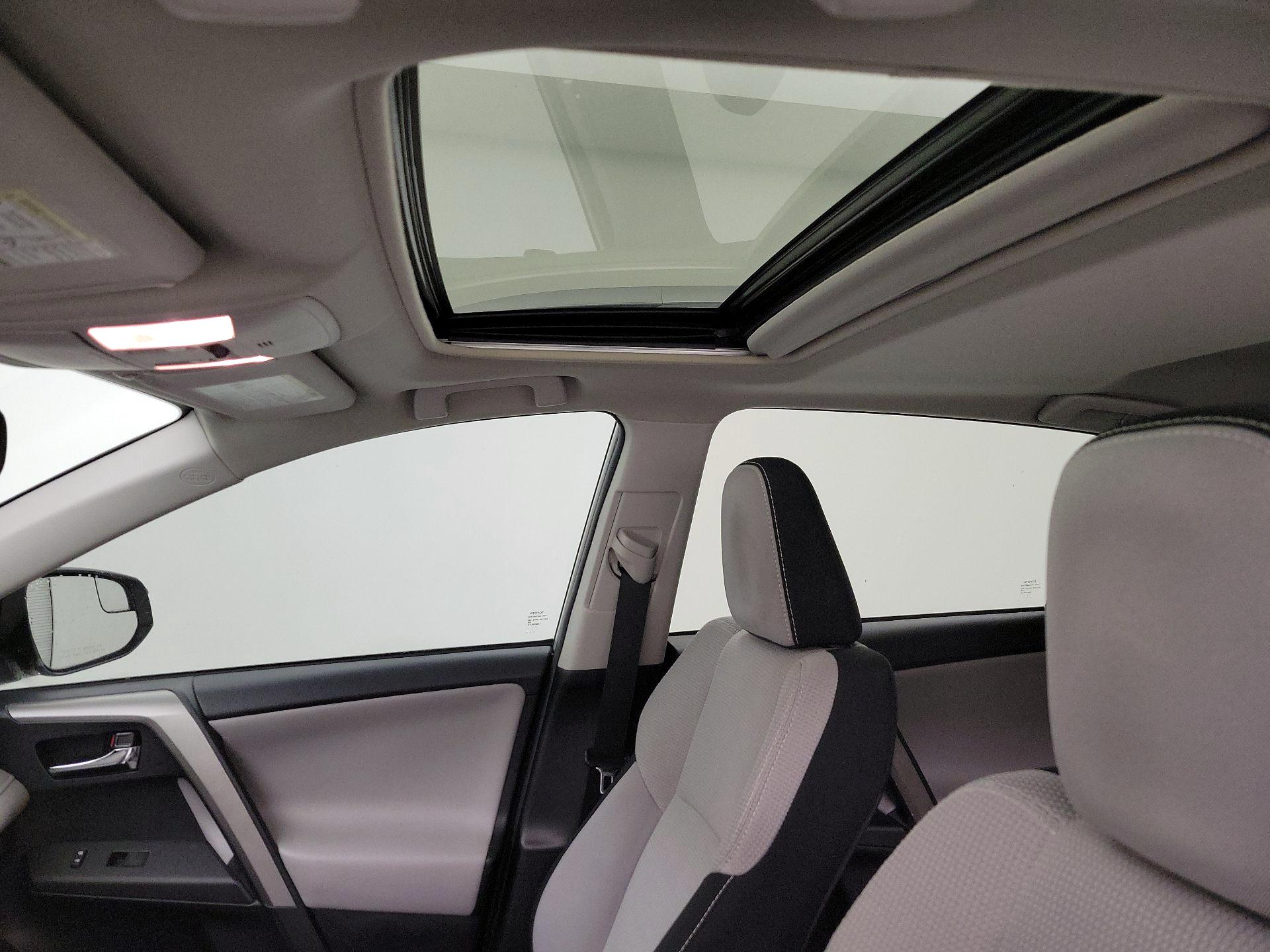 Thumbnail: 2016 Toyota RAV4 - 18