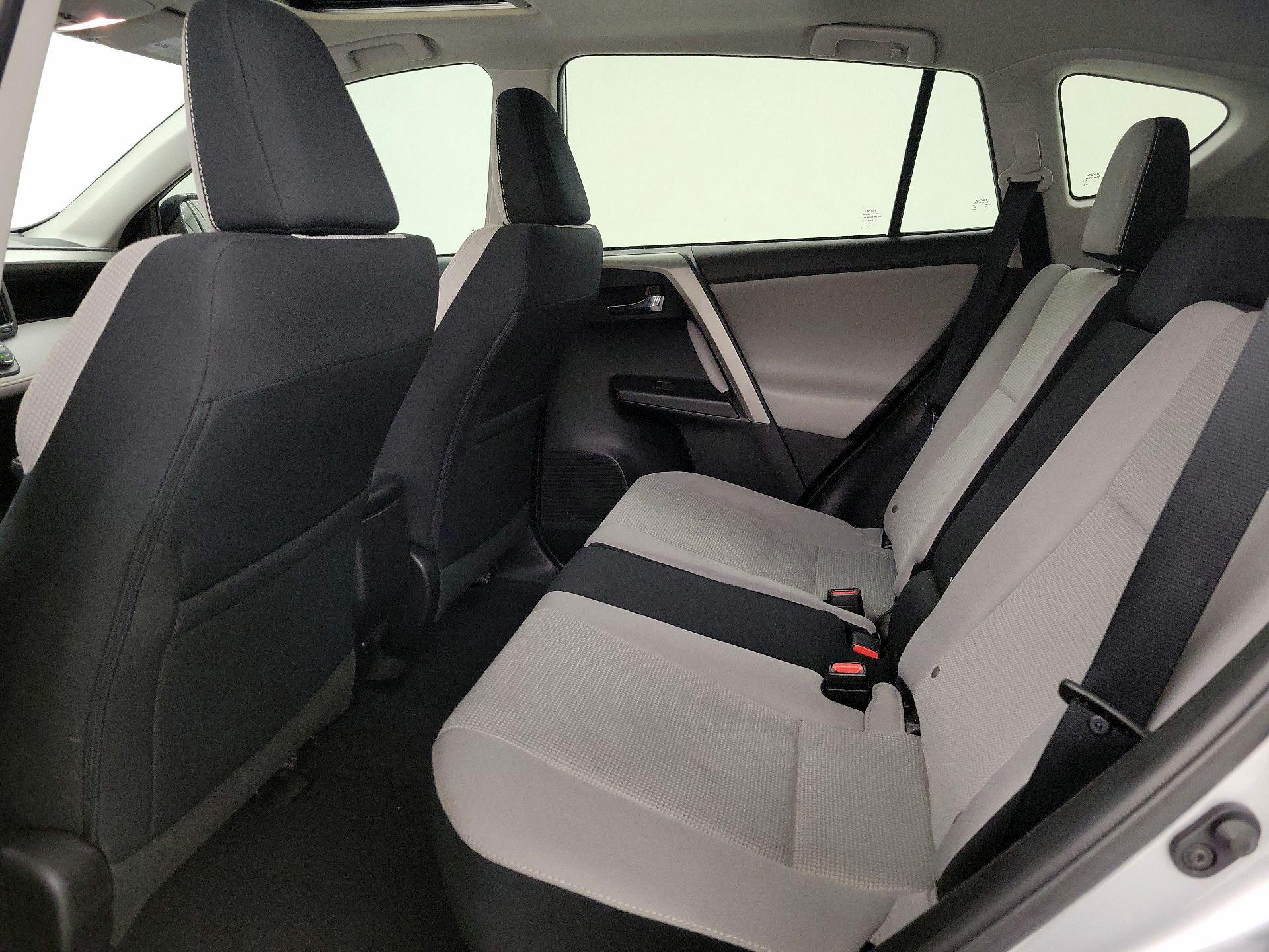 Thumbnail: 2016 Toyota RAV4 - 19