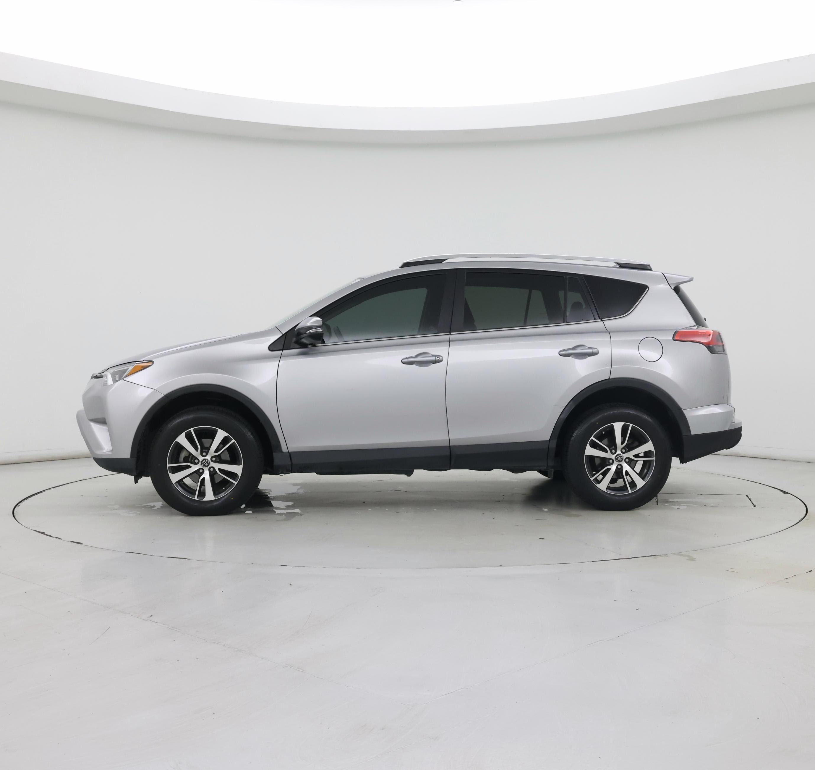 Thumbnail: 2016 Toyota RAV4 - 3