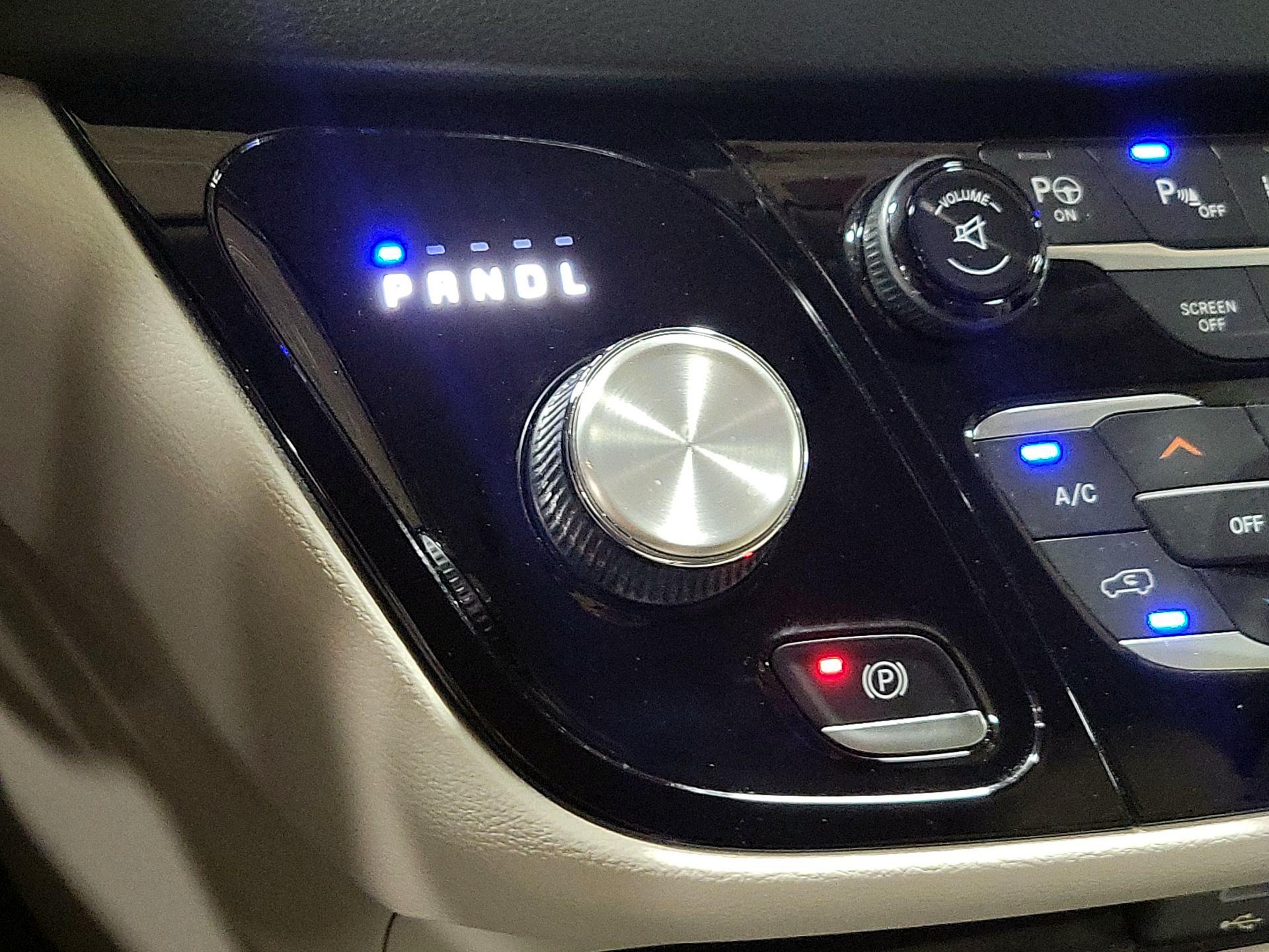Thumbnail: 2017 Chrysler Pacifica - 18