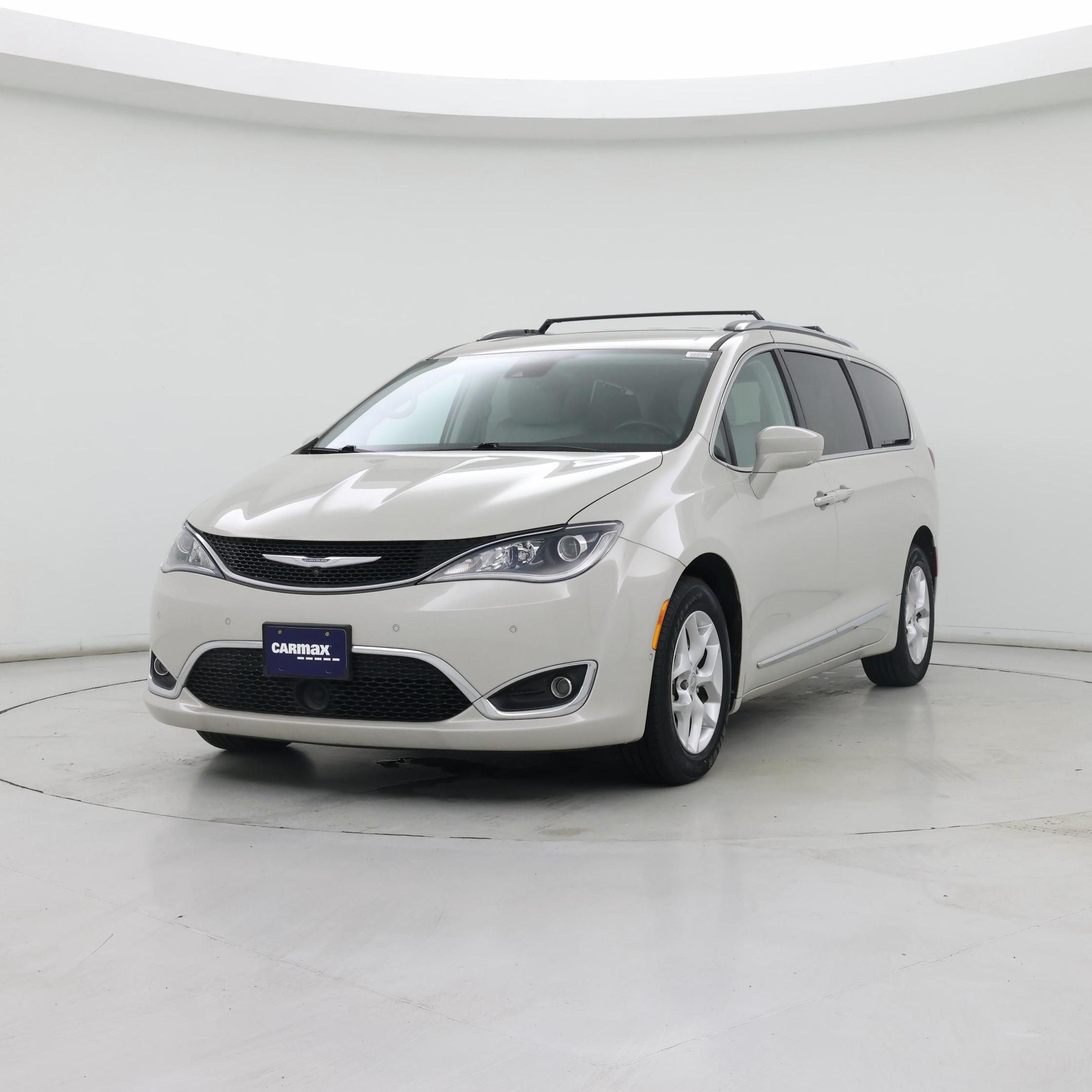 Thumbnail: 2017 Chrysler Pacifica - 4