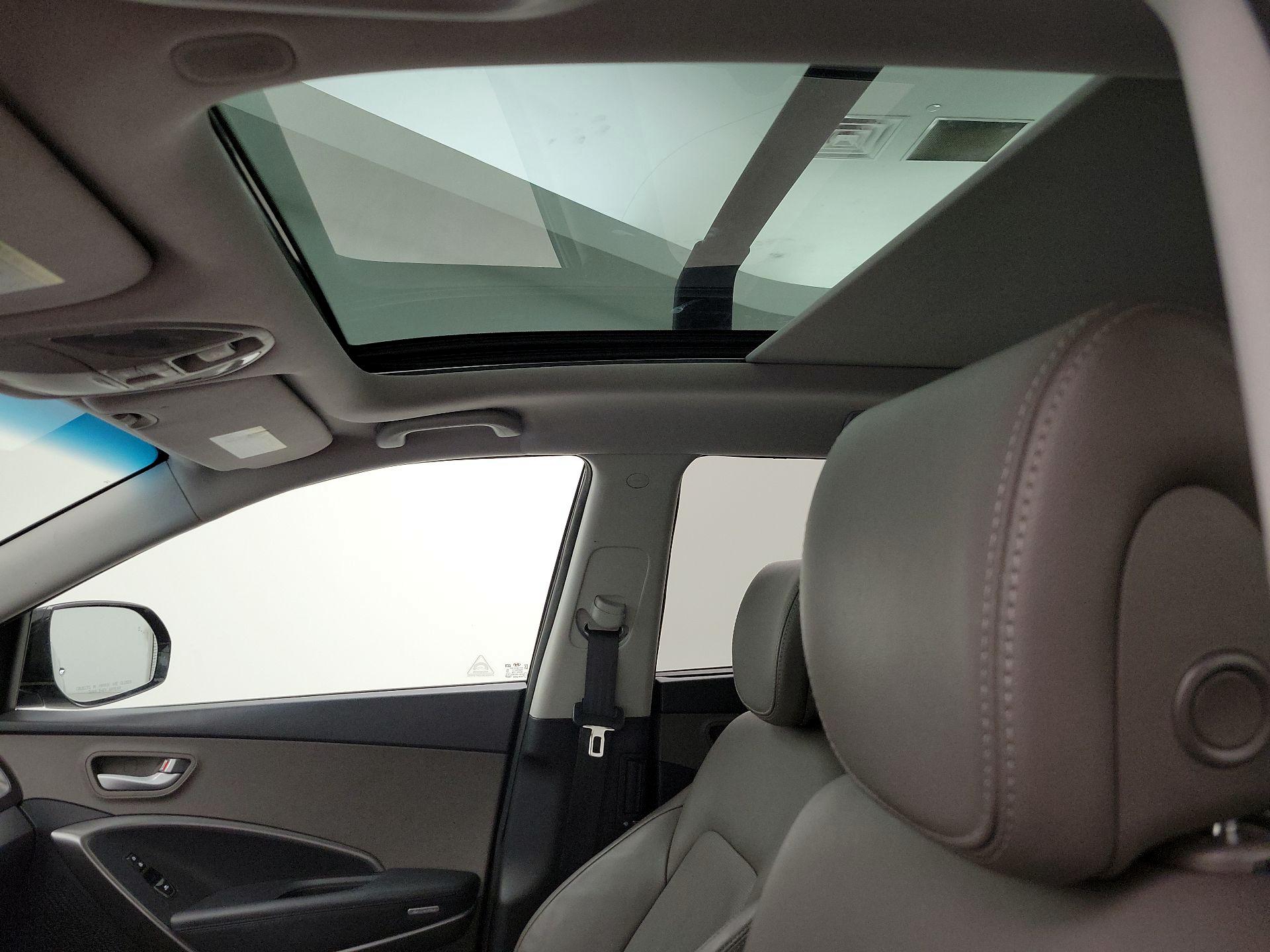 Thumbnail: 2016 Hyundai Santa Fe - 19
