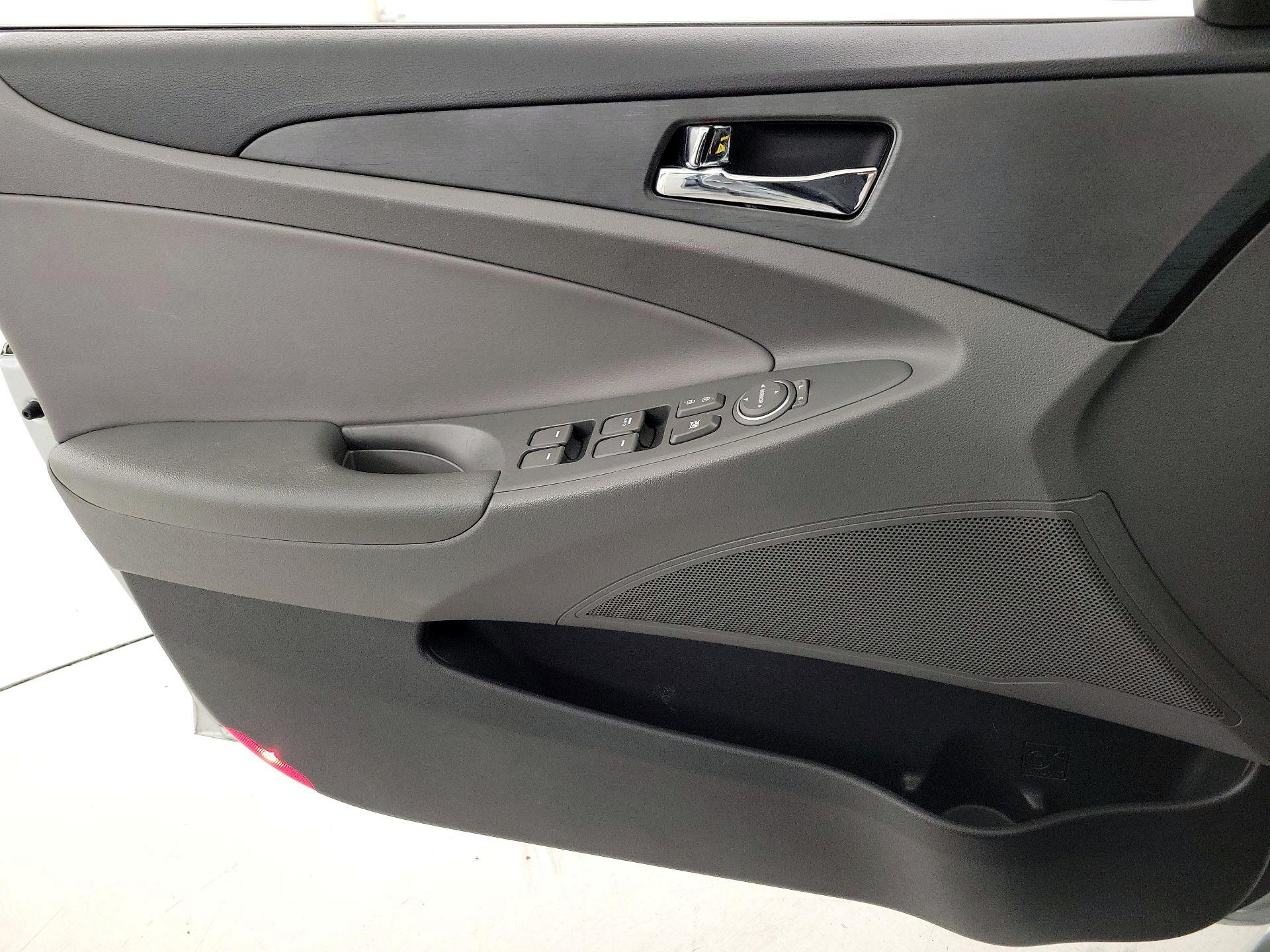 Thumbnail: 2014 Hyundai Sonata - 12