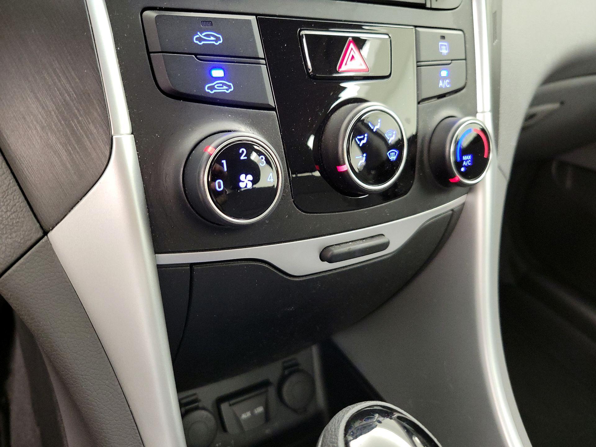 Thumbnail: 2014 Hyundai Sonata - 16