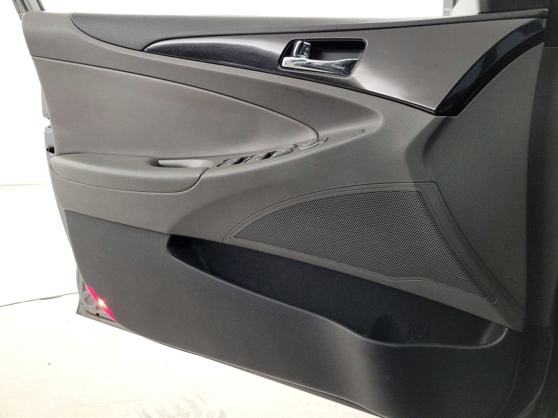 Thumbnail: 2014 Hyundai Sonata - 12