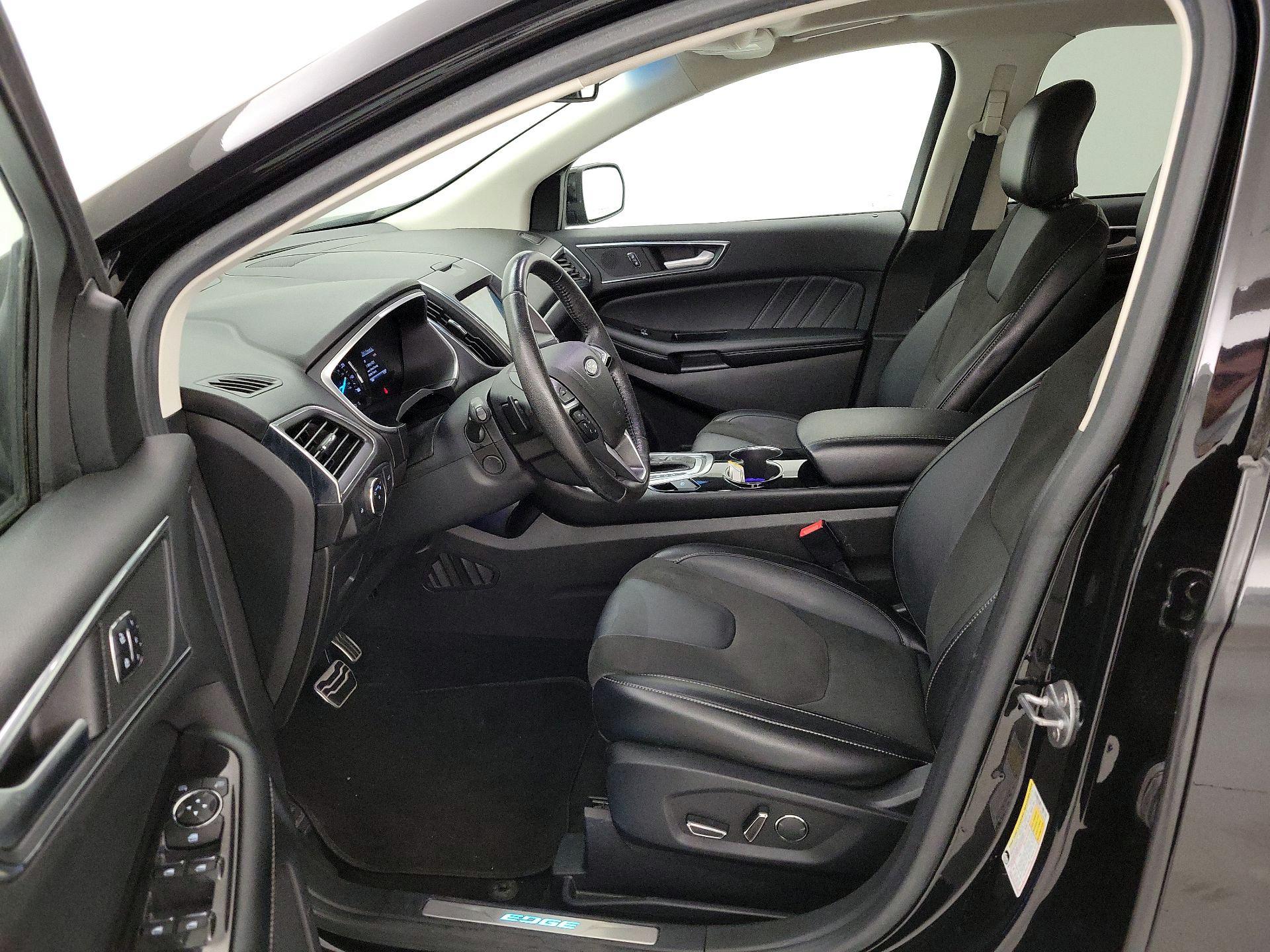 Thumbnail: 2017 Ford Edge - 11