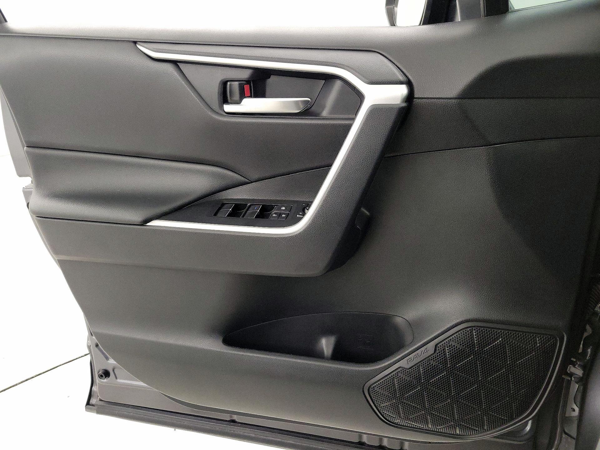 Thumbnail: 2021 Toyota RAV4 - 12