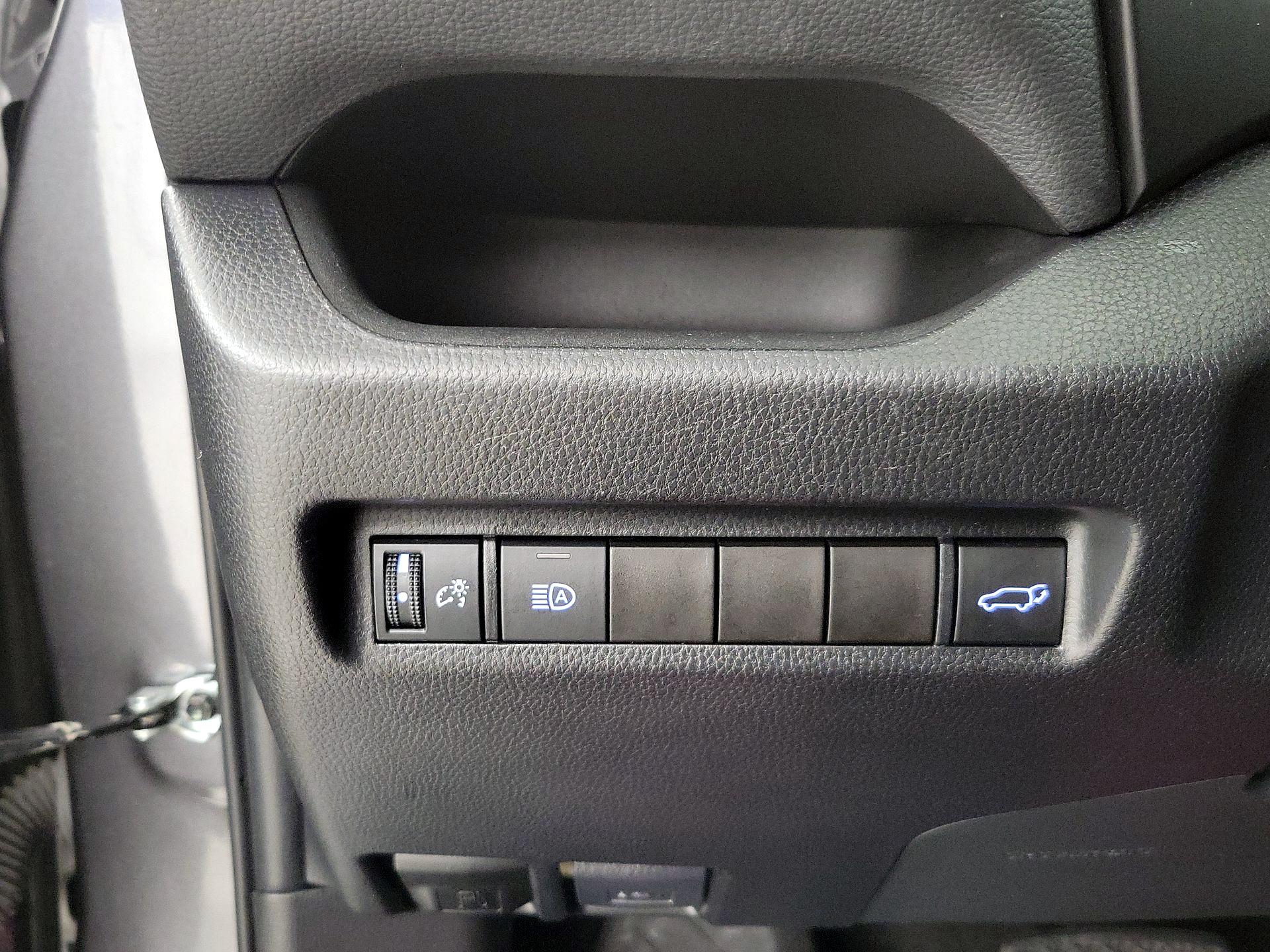 Thumbnail: 2021 Toyota RAV4 - 13
