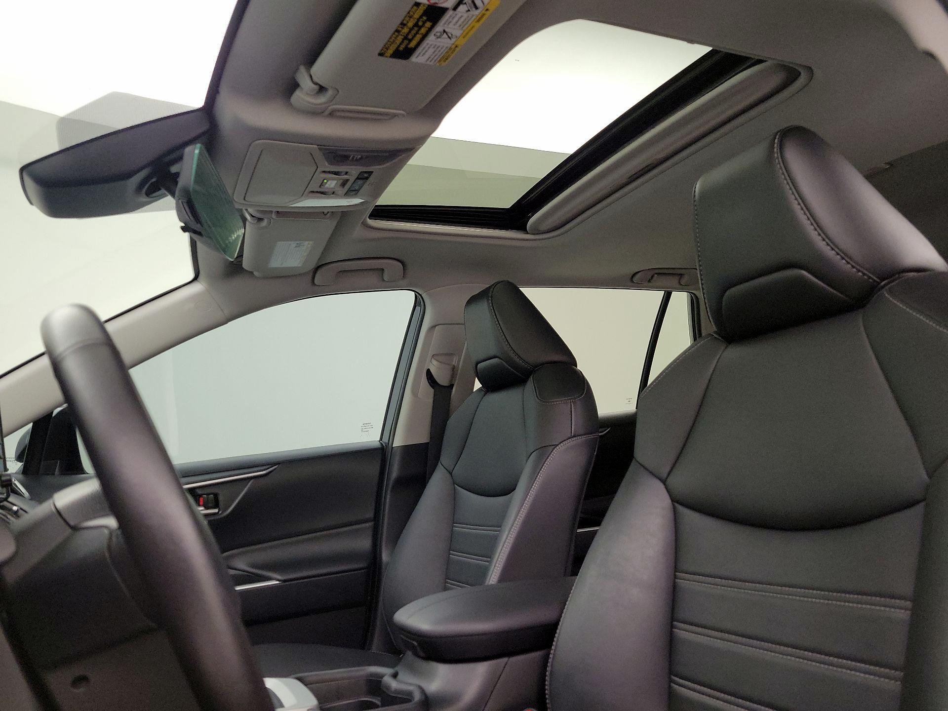 Thumbnail: 2021 Toyota RAV4 - 18