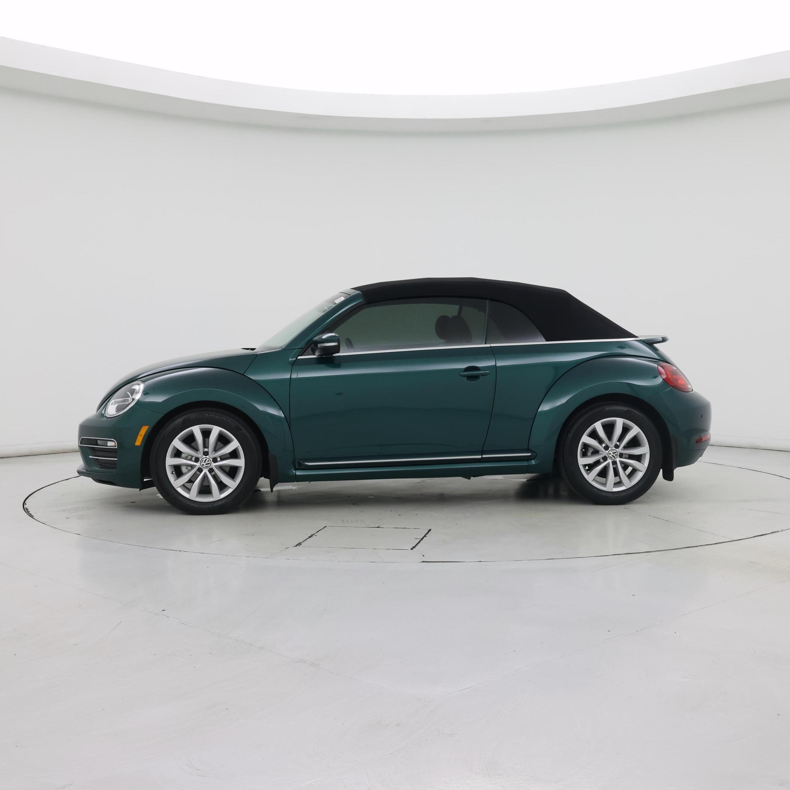 Thumbnail: 2017 Volkswagen Beetle - 3