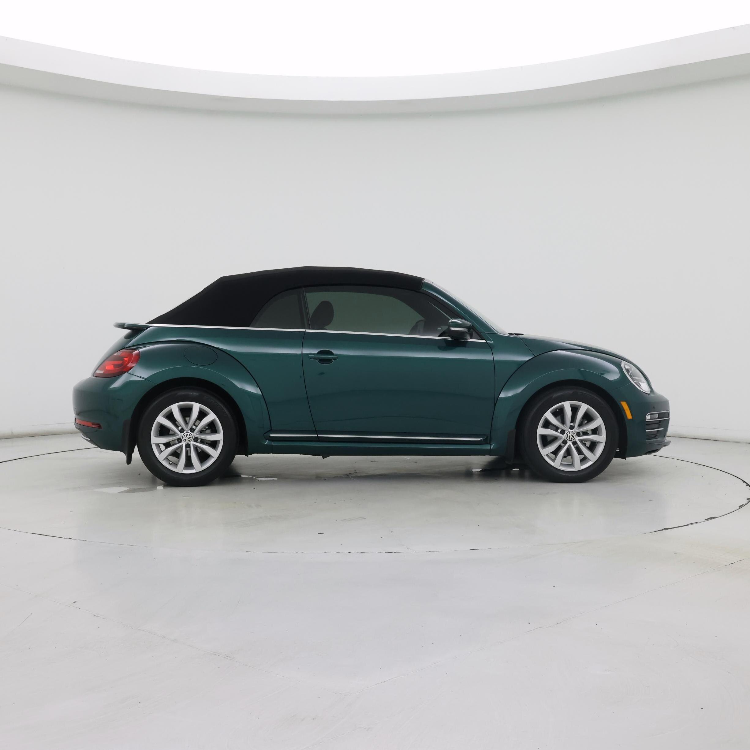 Thumbnail: 2017 Volkswagen Beetle - 7