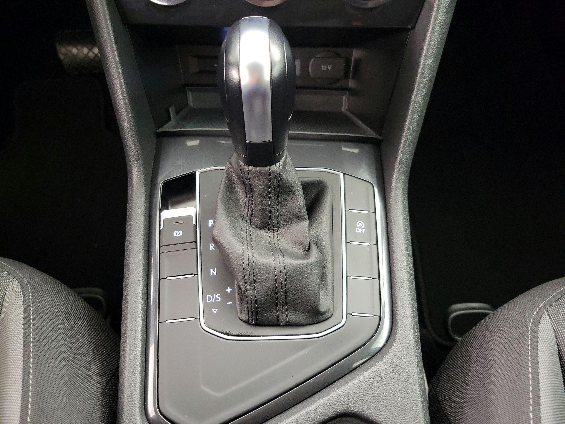 Thumbnail: 2020 Volkswagen Tiguan - 16