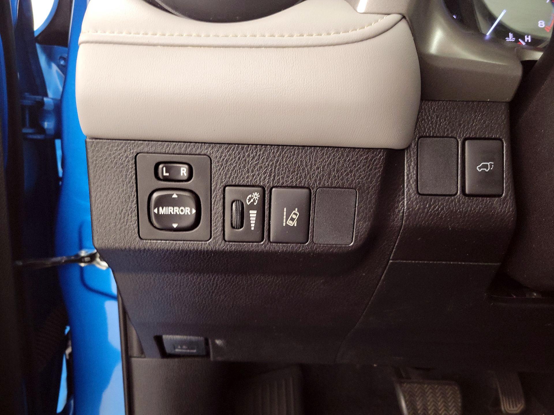 Thumbnail: 2017 Toyota RAV4 - 13
