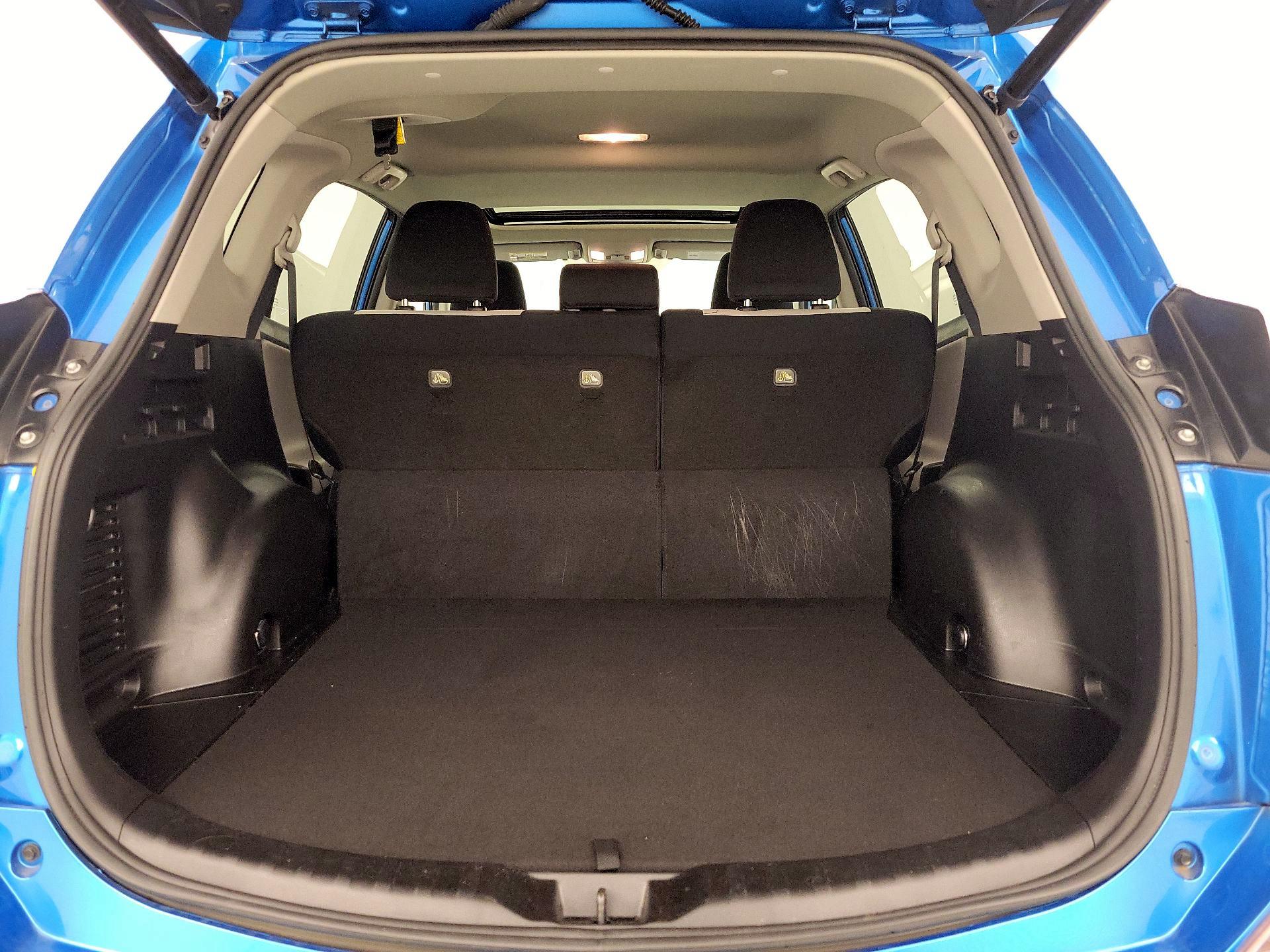 Thumbnail: 2017 Toyota RAV4 - 20