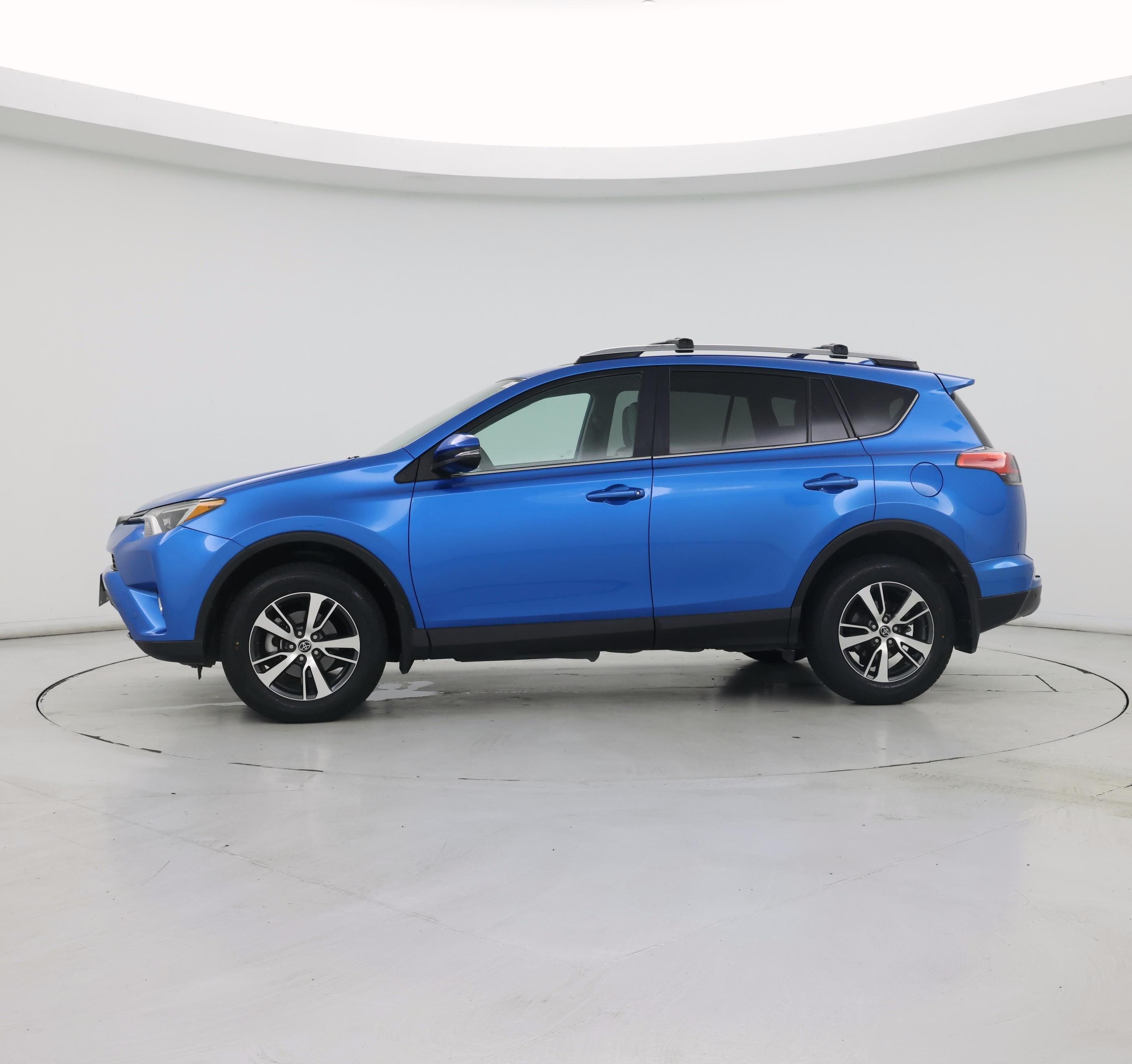Thumbnail: 2017 Toyota RAV4 - 3