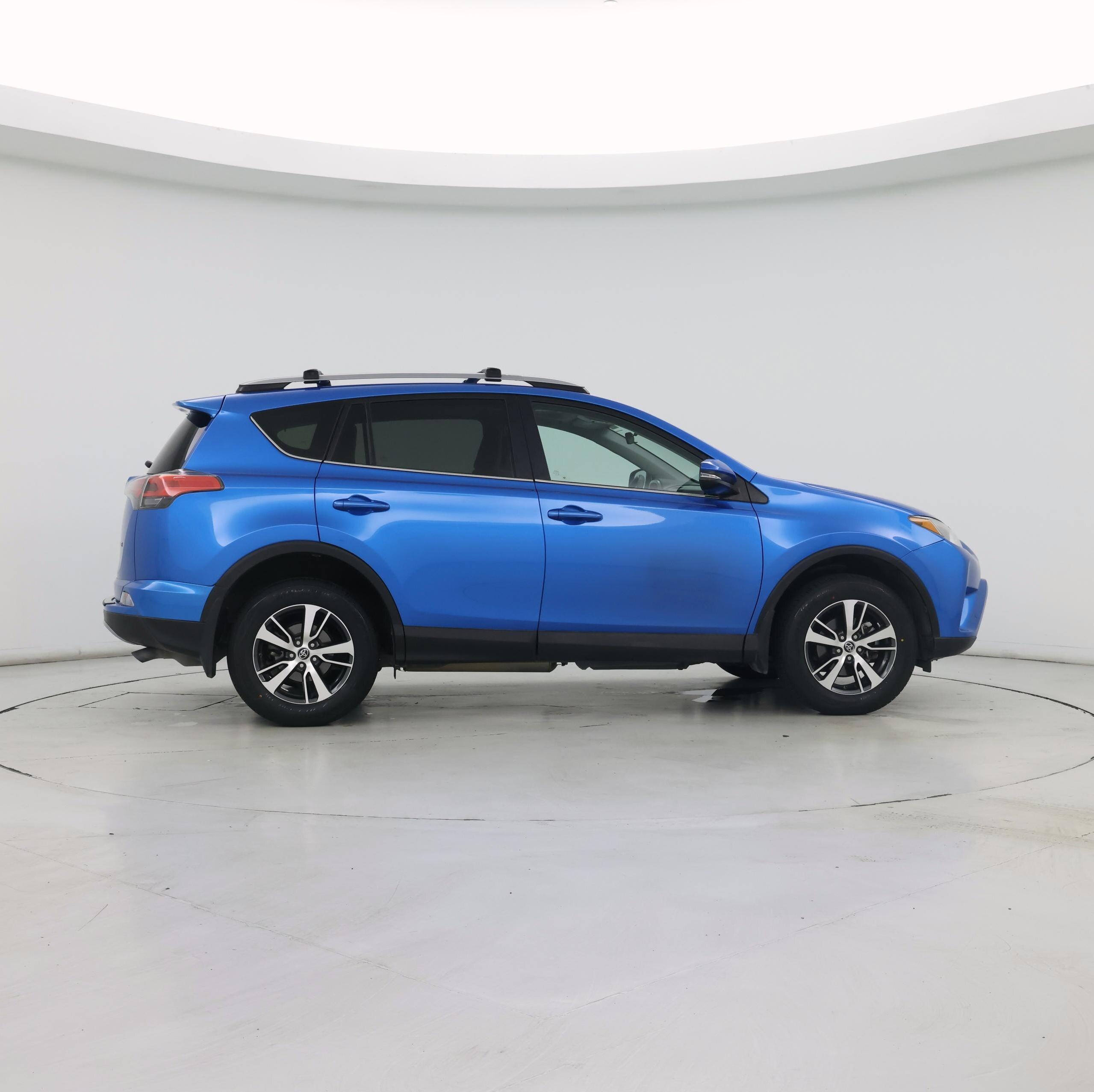 Thumbnail: 2017 Toyota RAV4 - 7