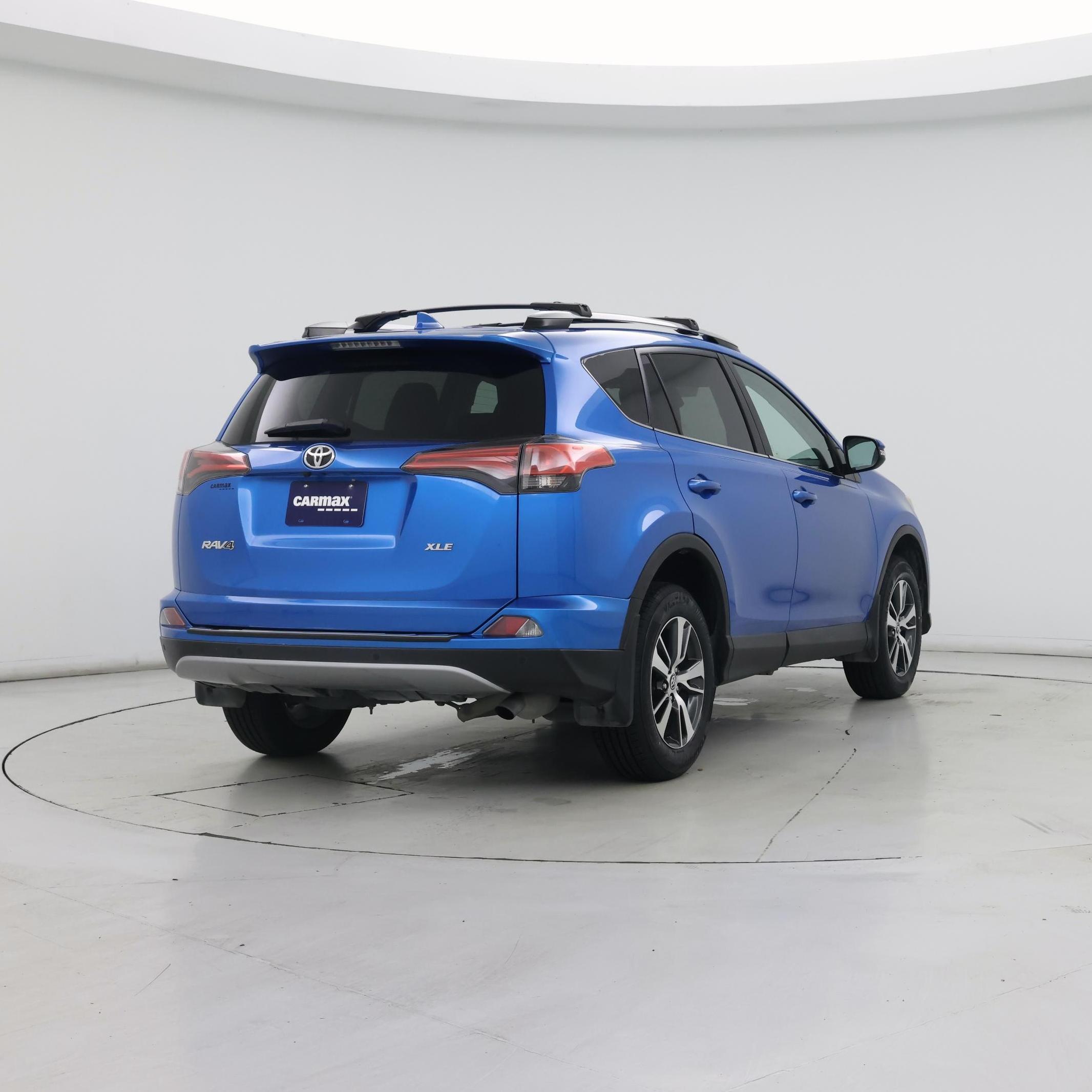 Thumbnail: 2017 Toyota RAV4 - 8