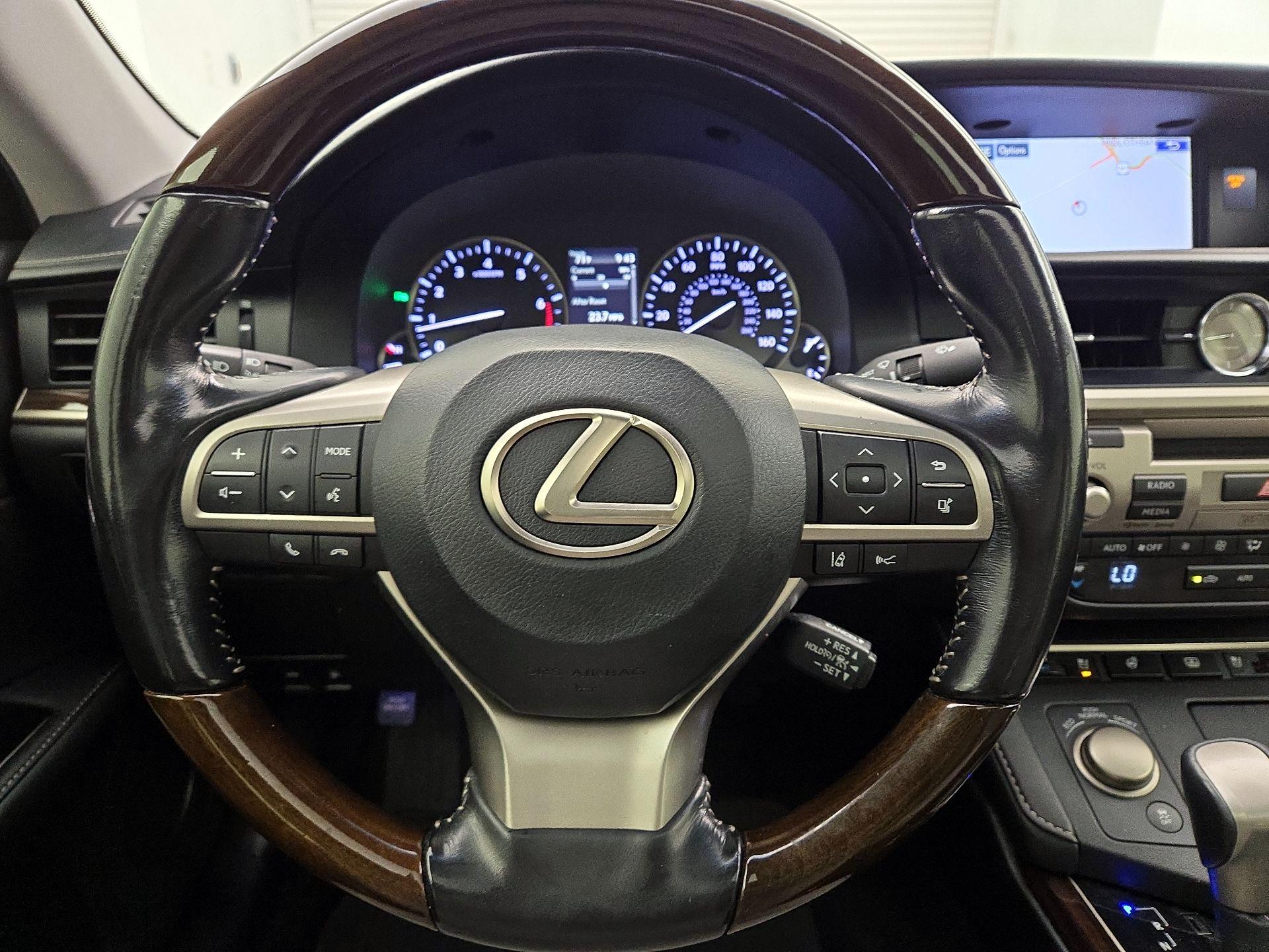 Thumbnail: 2016 Lexus ES - 10