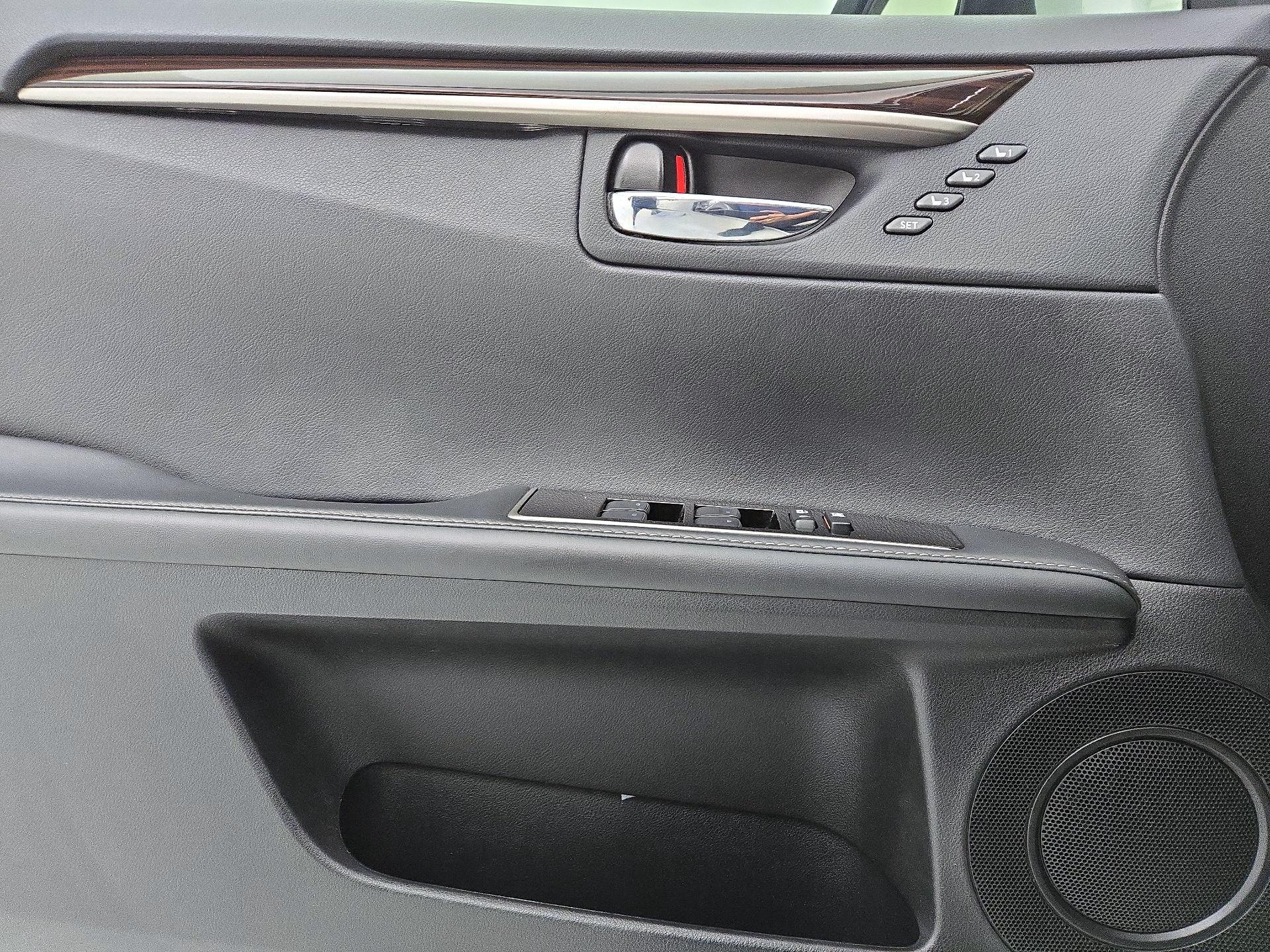 Thumbnail: 2016 Lexus ES - 12