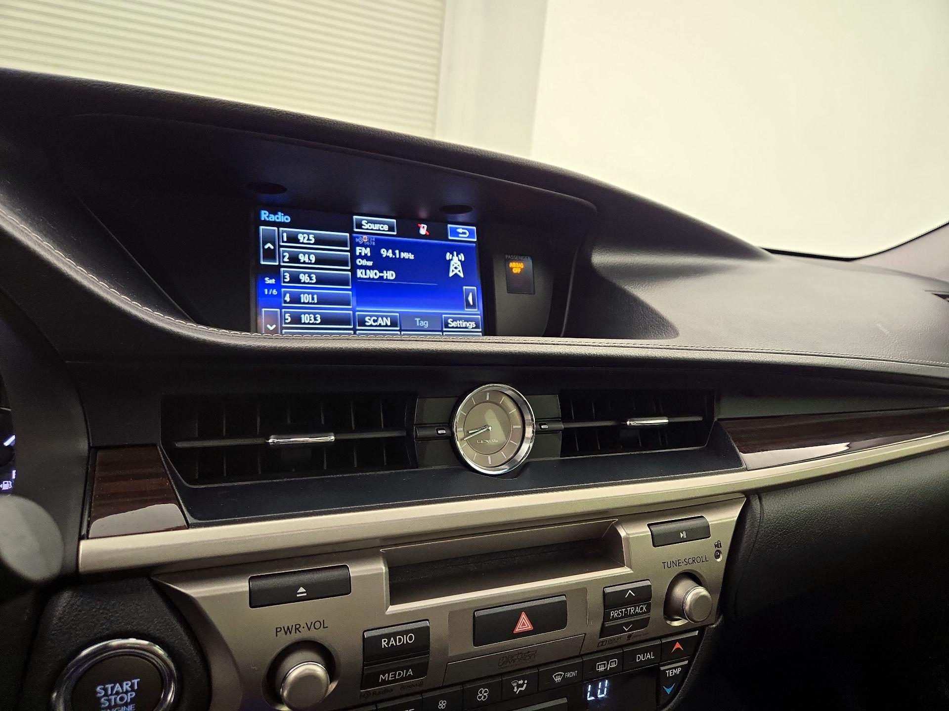 Thumbnail: 2016 Lexus ES - 16