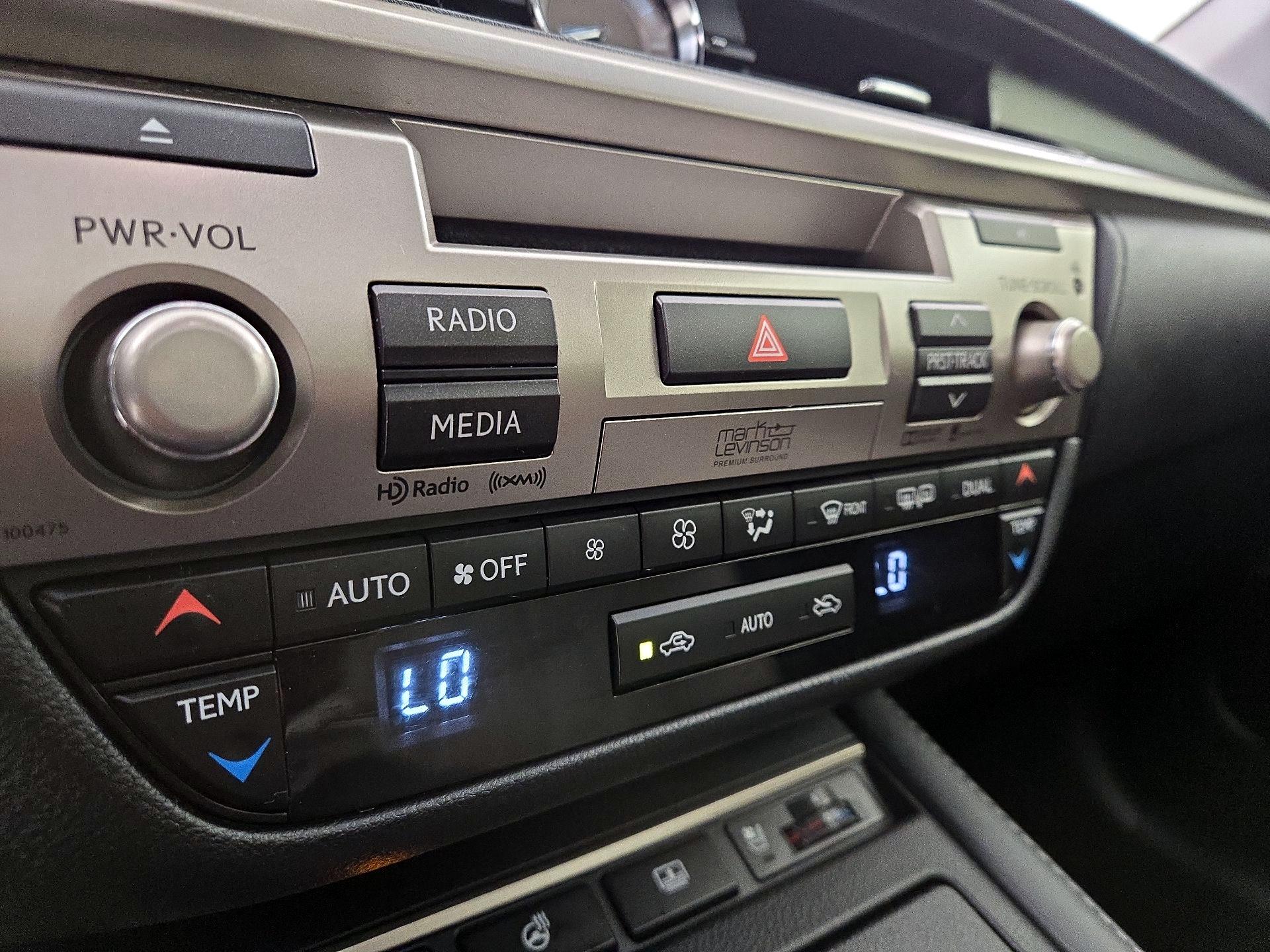 Thumbnail: 2016 Lexus ES - 17