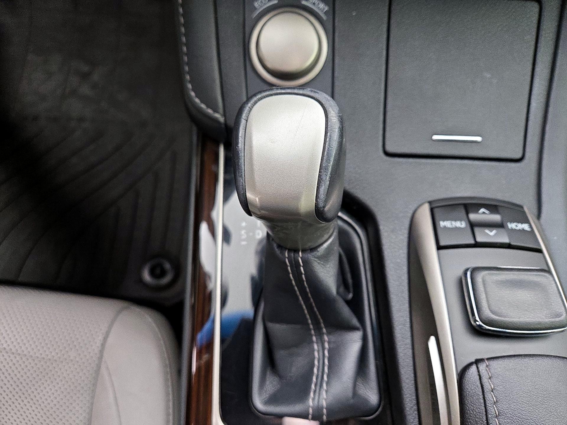 Thumbnail: 2016 Lexus ES - 18