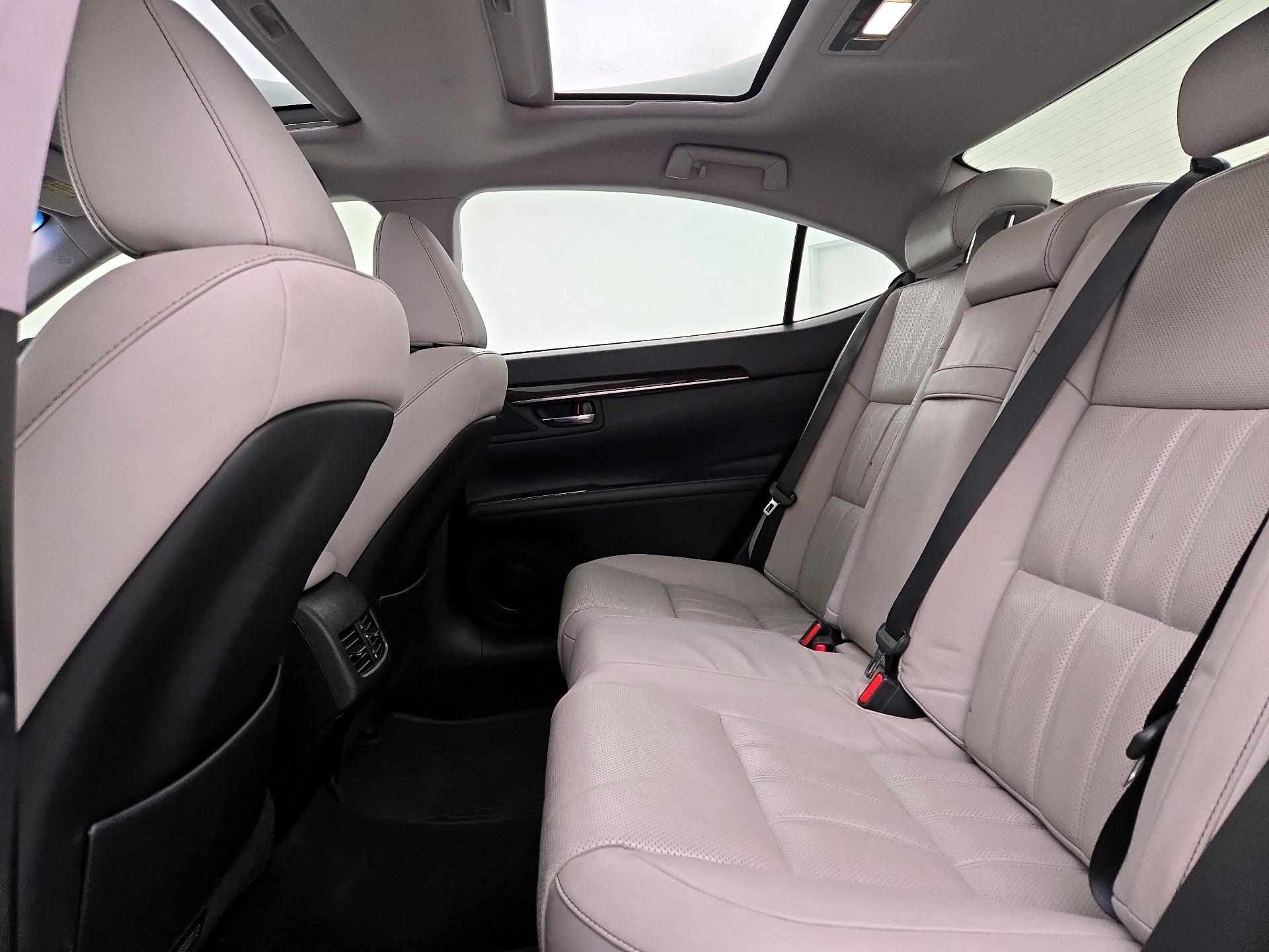 Thumbnail: 2016 Lexus ES - 20