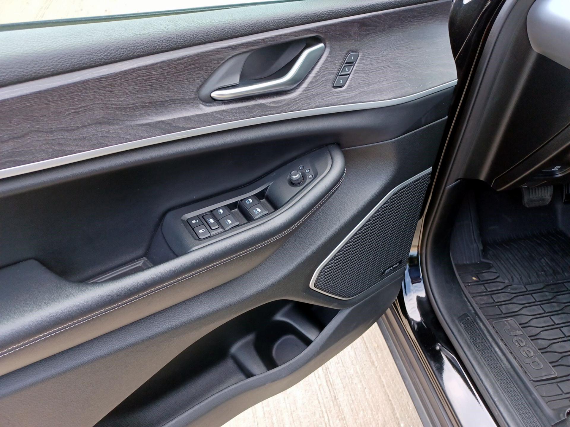 Thumbnail: 2021 Jeep Grand Cherokee L - 10