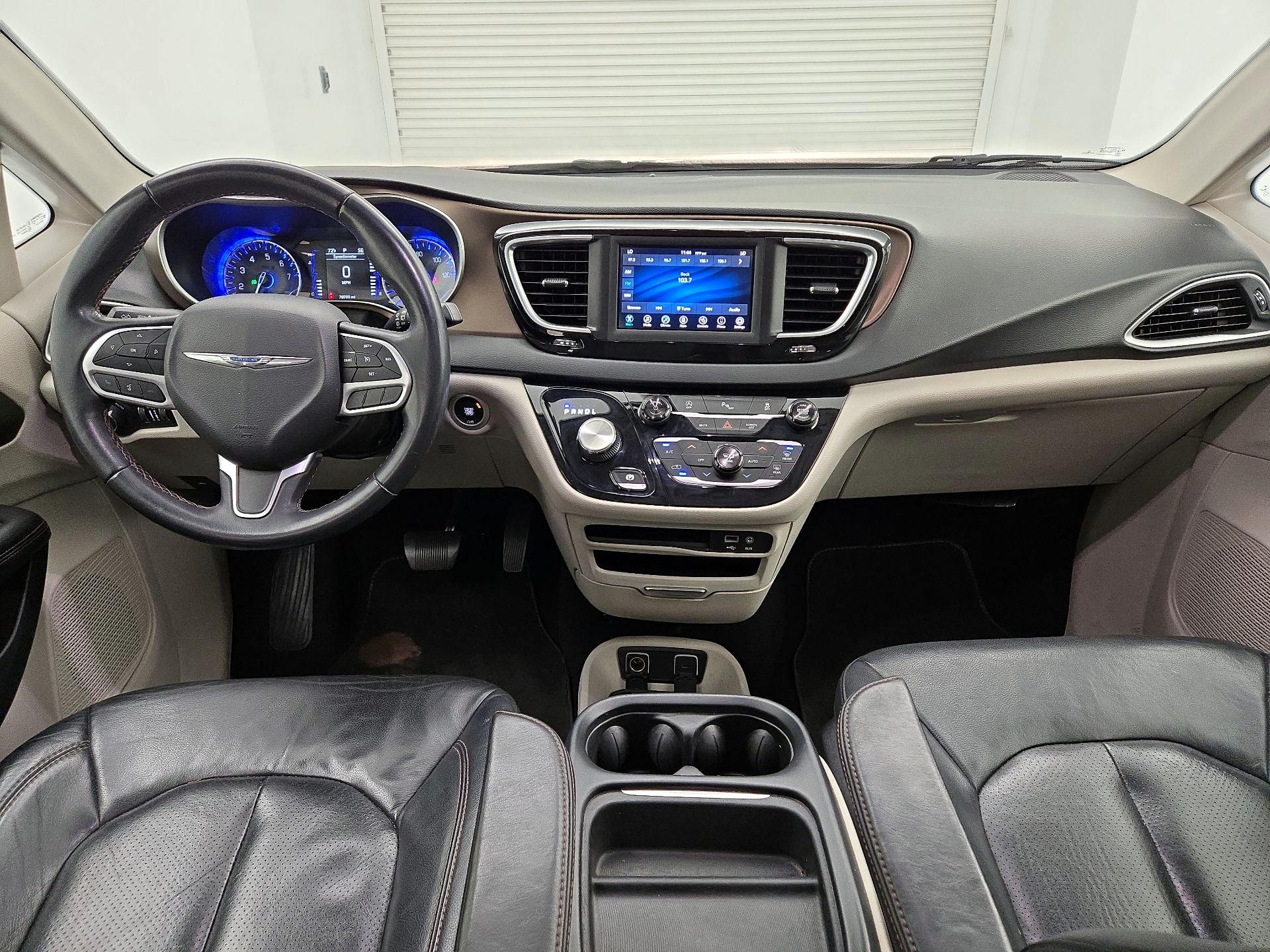 Thumbnail: 2018 Chrysler Pacifica - 9