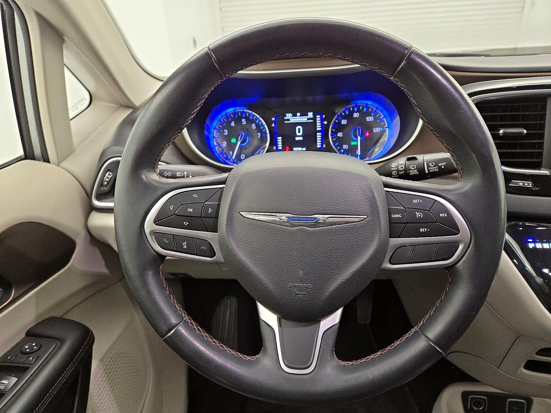 Thumbnail: 2018 Chrysler Pacifica - 10
