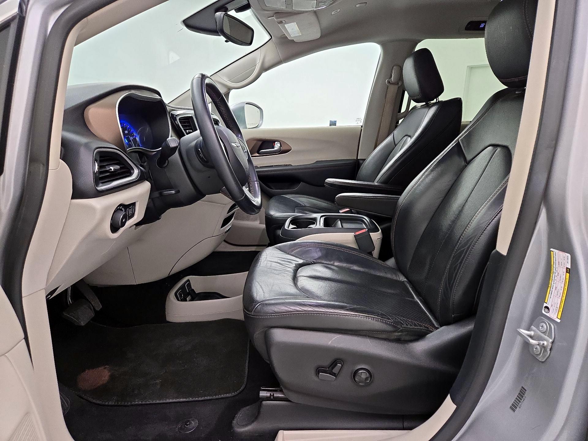 Thumbnail: 2018 Chrysler Pacifica - 11