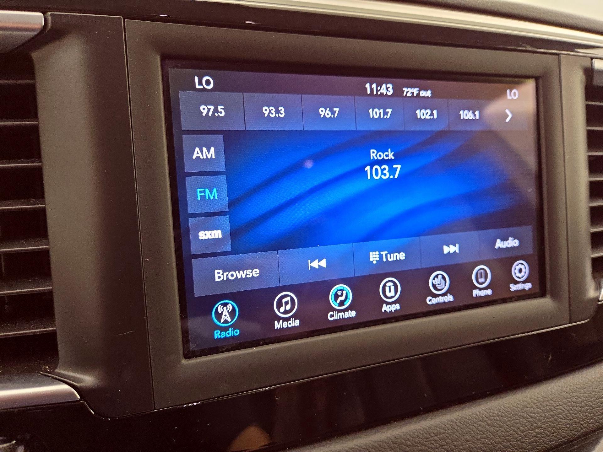 Thumbnail: 2018 Chrysler Pacifica - 15