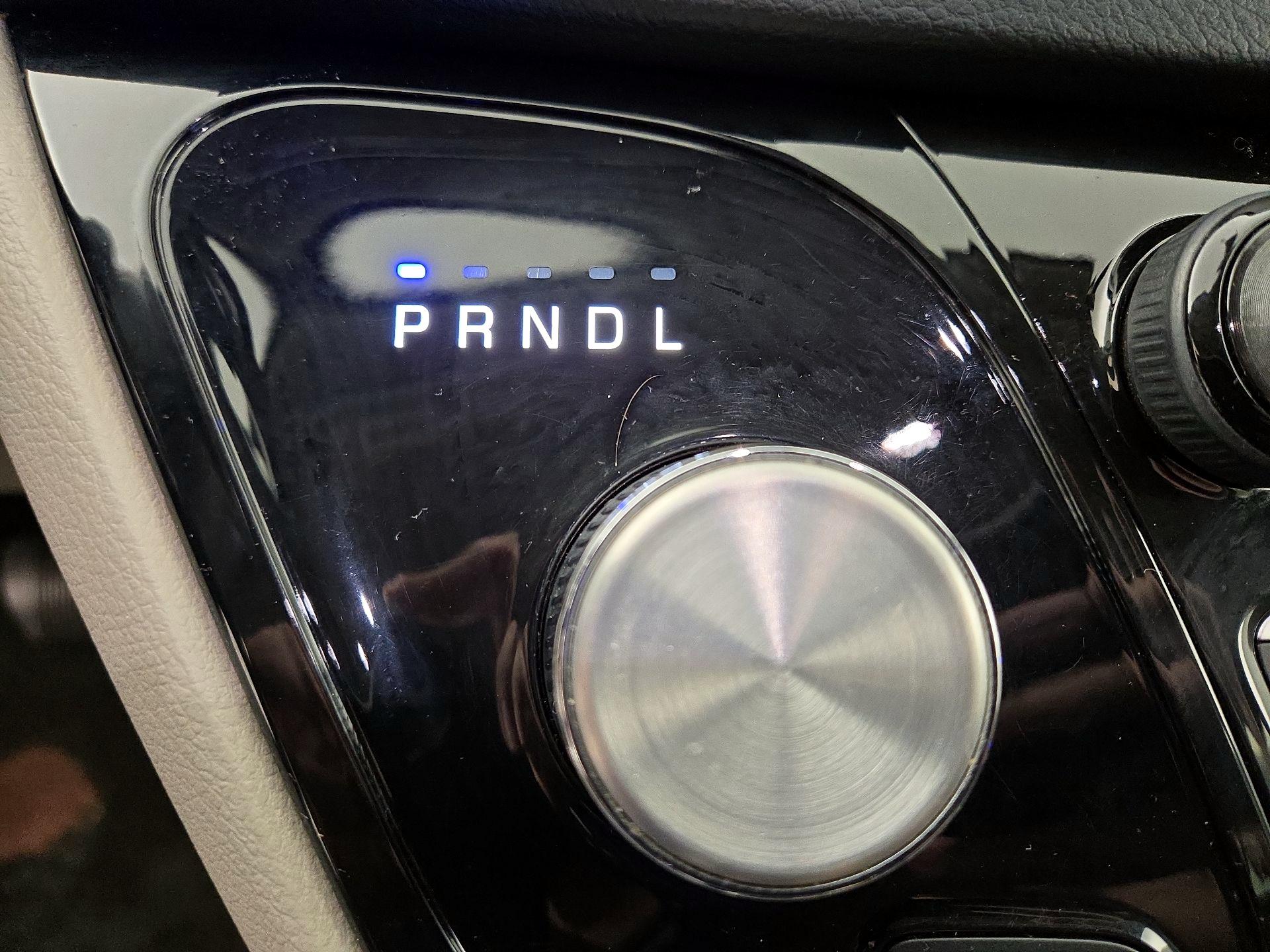 Thumbnail: 2018 Chrysler Pacifica - 17