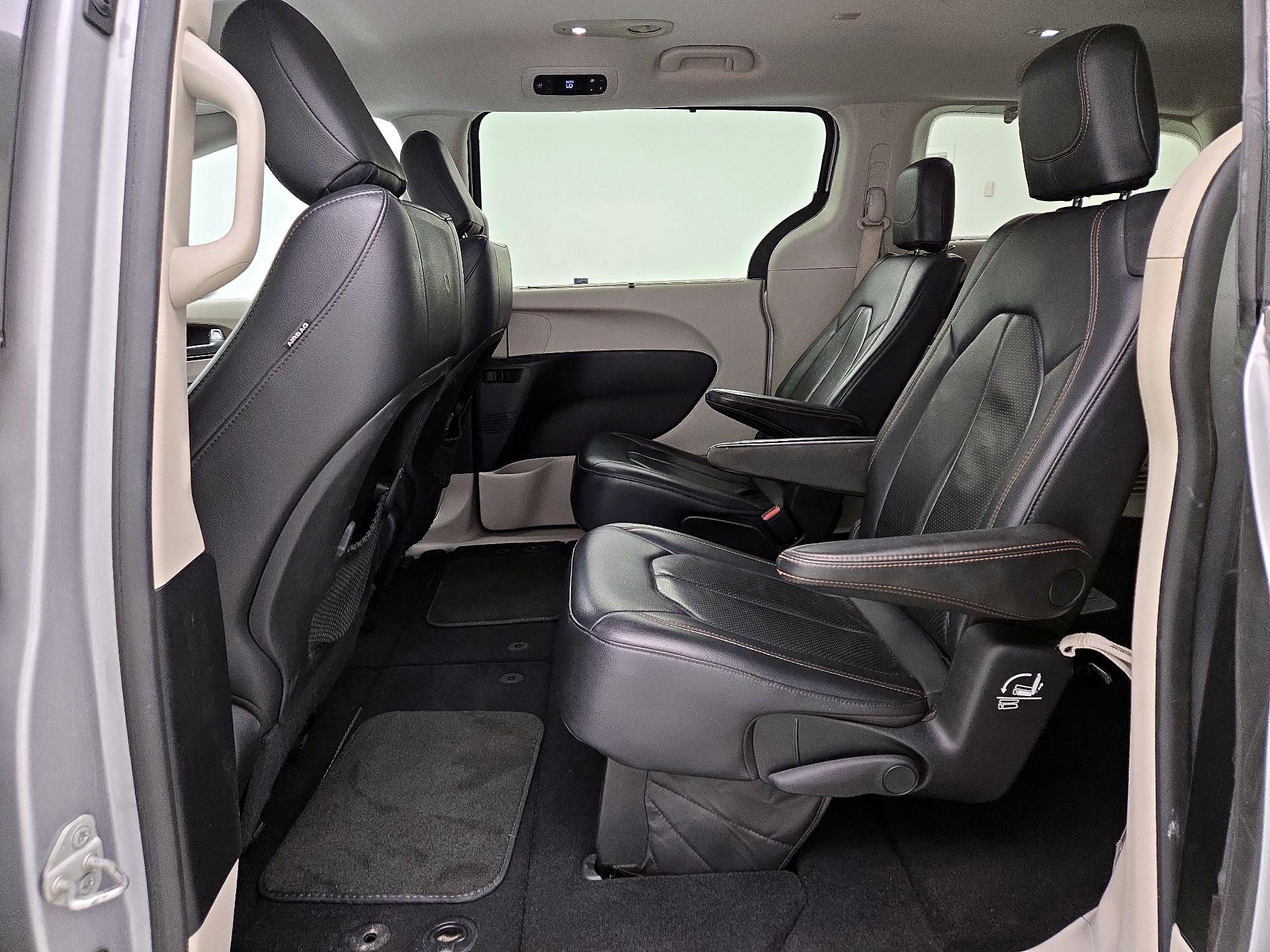 Thumbnail: 2018 Chrysler Pacifica - 19