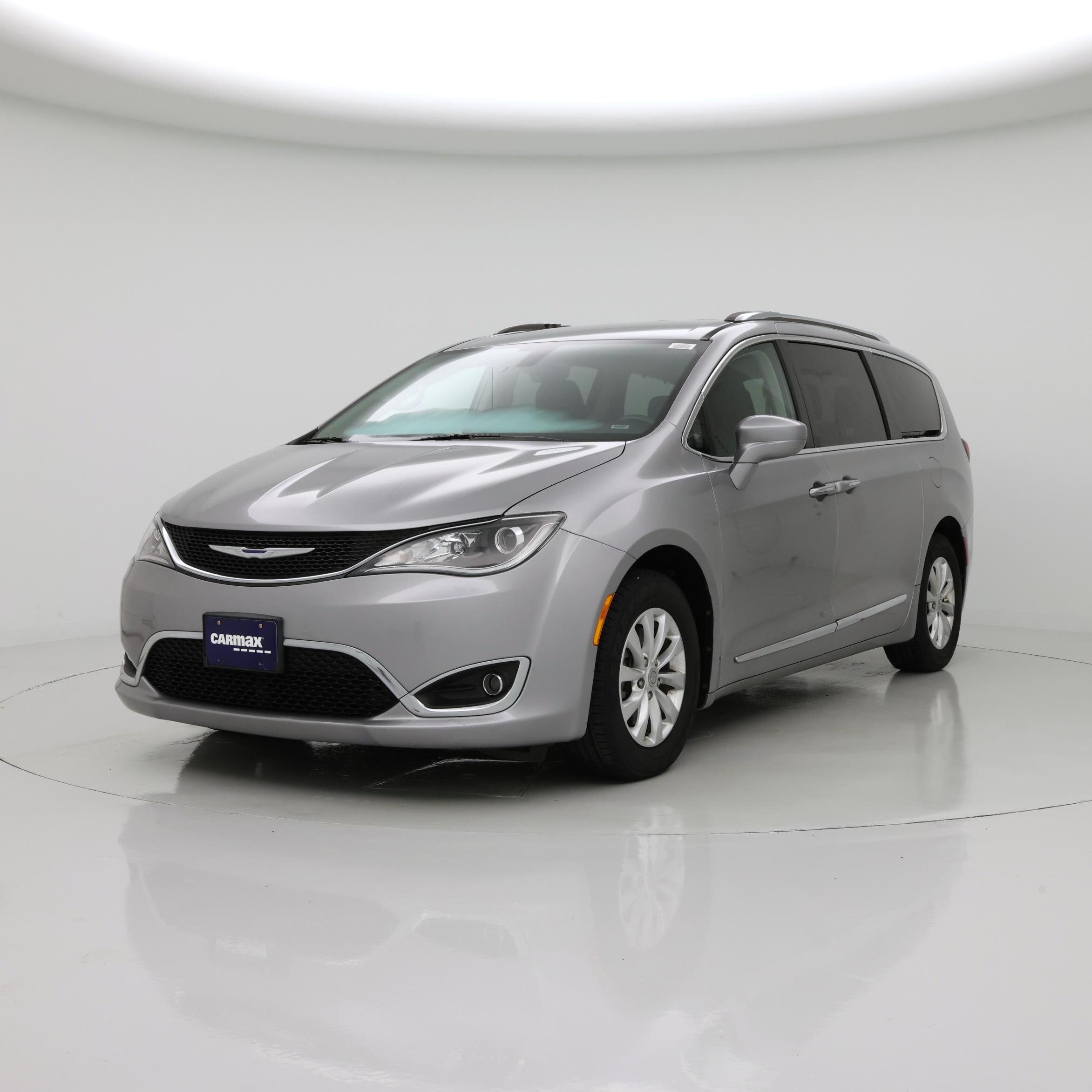Thumbnail: 2018 Chrysler Pacifica - 4