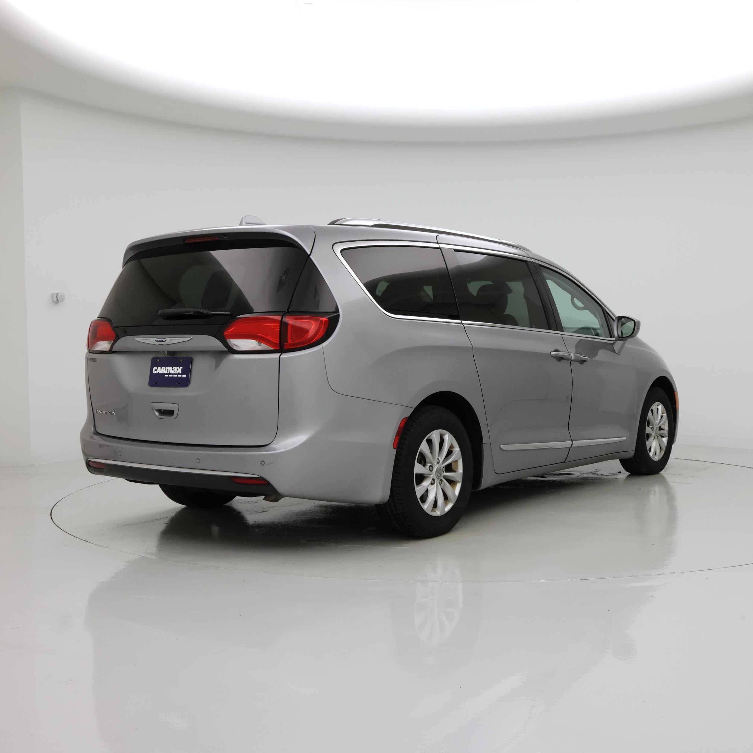 Thumbnail: 2018 Chrysler Pacifica - 8