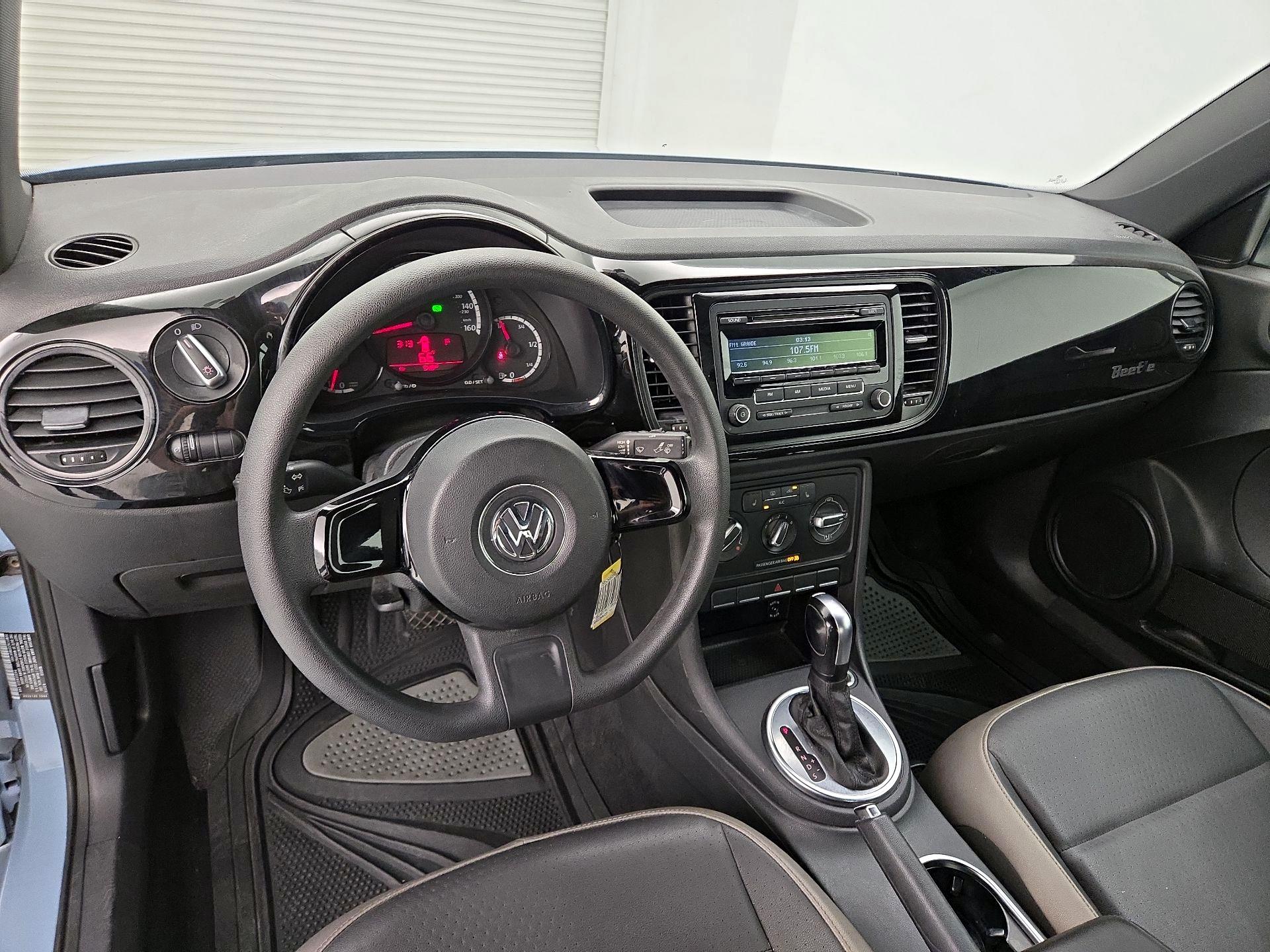 Thumbnail: 2015 Volkswagen Beetle - 9